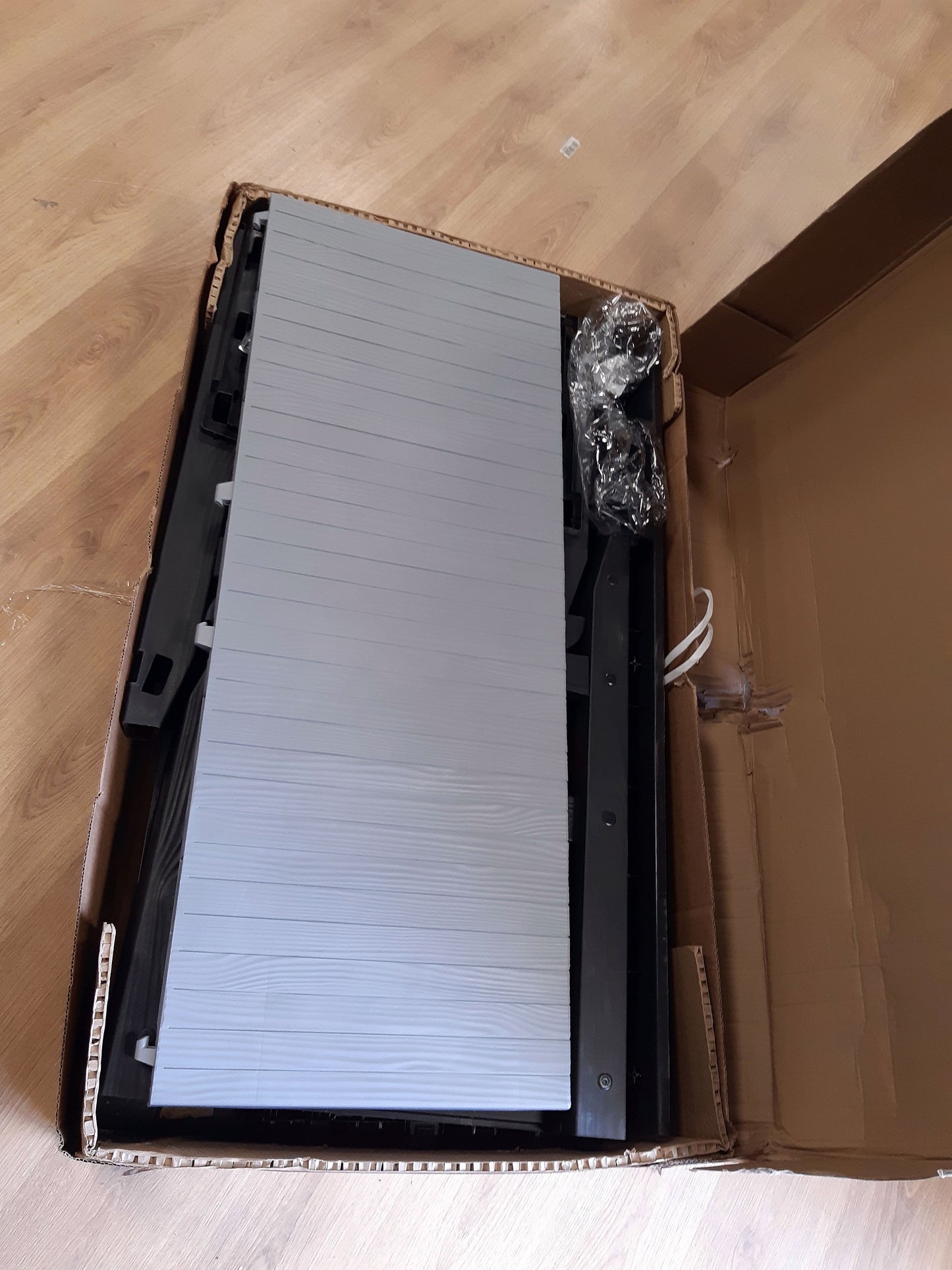 250071 - ONDIS24 Stol kopshti dhe ndarje depozitimi Keter 6025, antracit