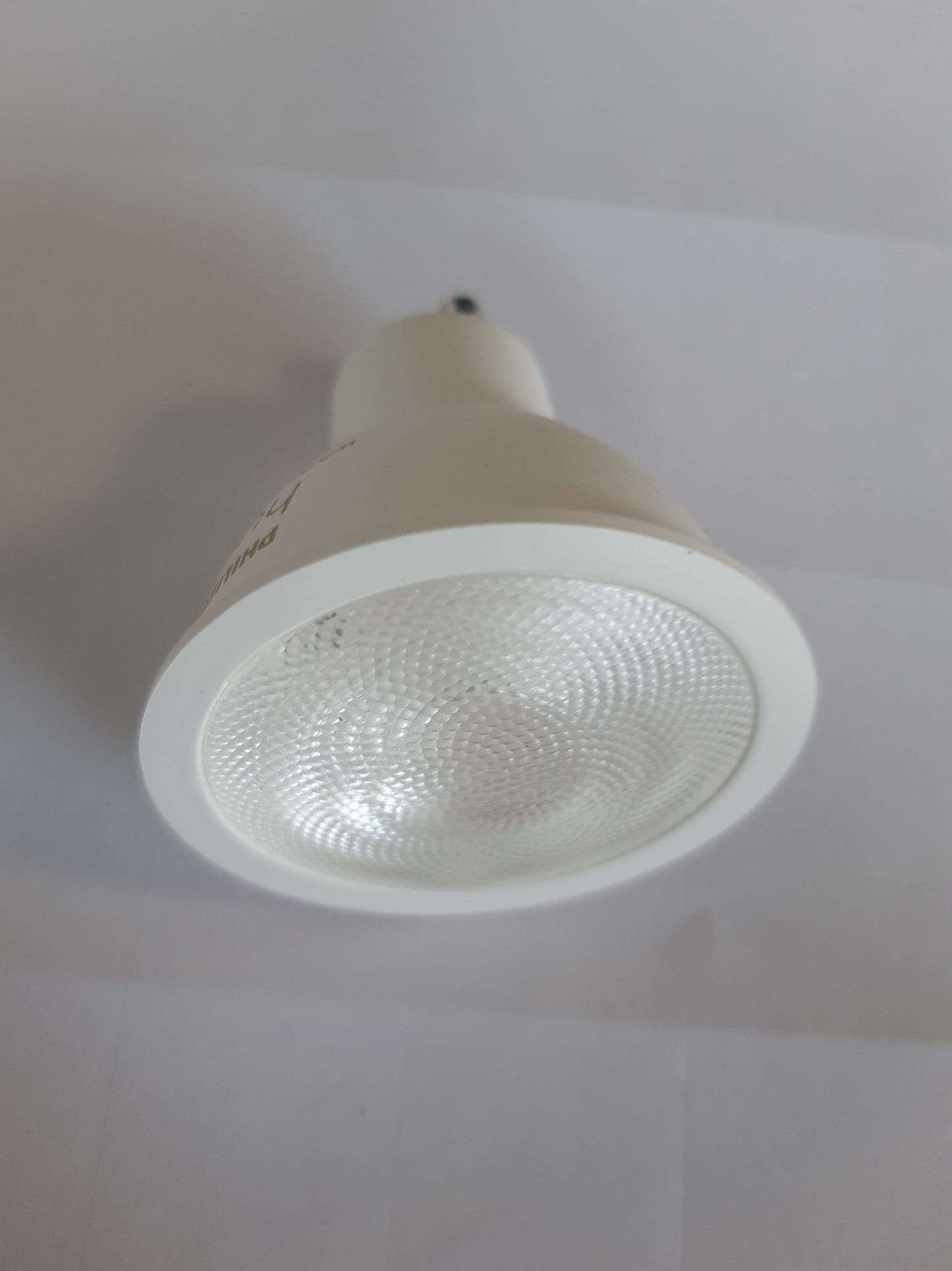 250584 - PHILIPS HUE Spotet LED White Ambiance GU10, pako me 1, 350 lm, llambë LED me errësim për sistemin e ndriçimit Hue, kontroll inteligjent i dritës