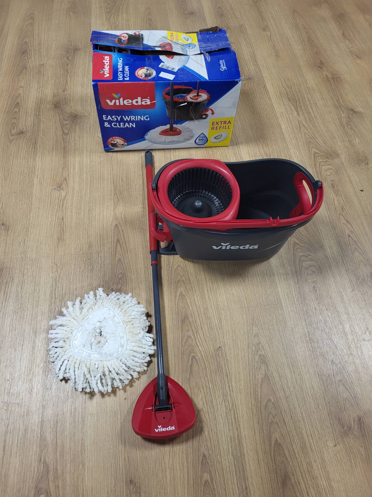 255536 - VILEDA Set Mopi dhe Kove Turbo 3 në 1 me Pedal Këmbësh, Dorezë Teleskopike deri në 123 cm, Kokë Mopi Mikrofibre për Pastrim të Thellë.