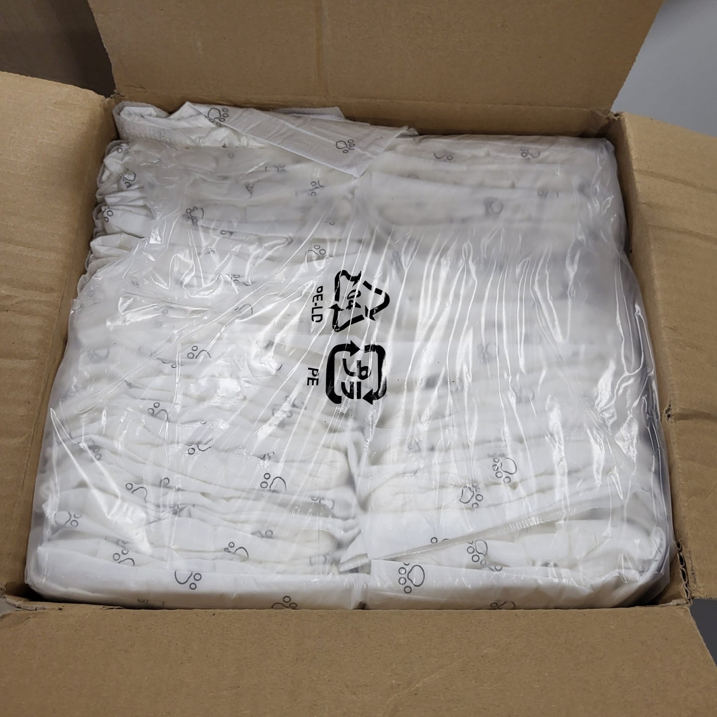 256670 - AMAZON BASICS Pelena për qen meshkuj, të vegjël, paketë me 30 copë, të bardha