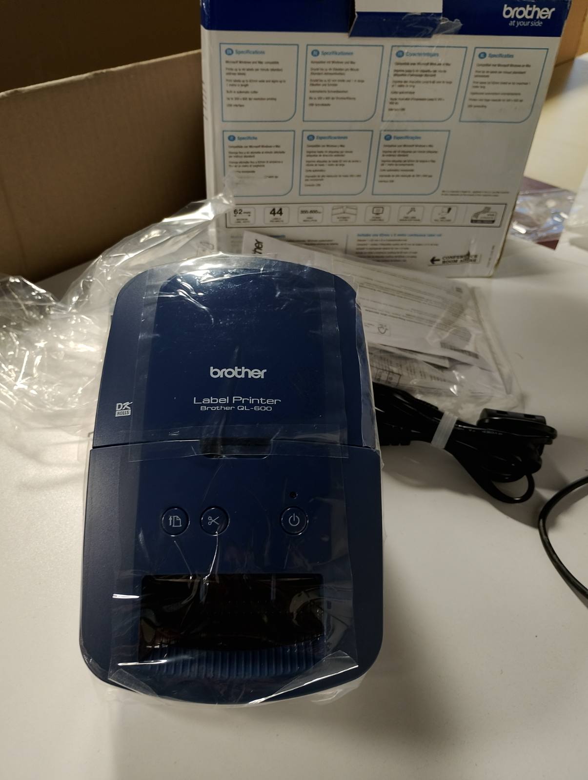 266114 - Brother QL-600 Printer Adresash dhe Etiketash Transporti | Lidhje USB për PC dhe Mac | Printon deri në 62 mm