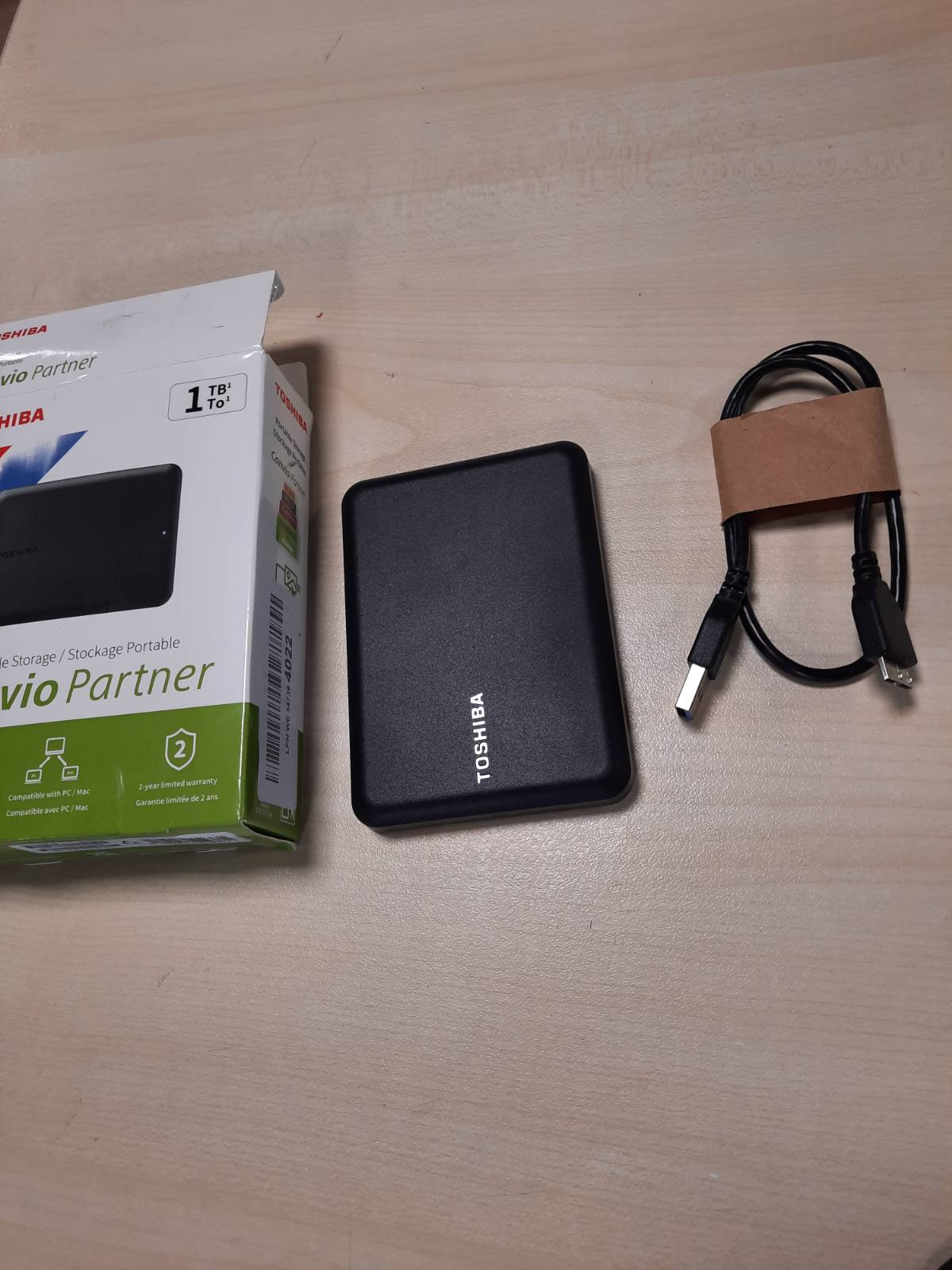 266202 - TOSHIBA Disk i jashtëm i ngurtë portativ Canvio Partner 1TB, 2.5", USB 3.2, Pajtueshëm me Mac dhe Windows, Xbox, PS4, PS5