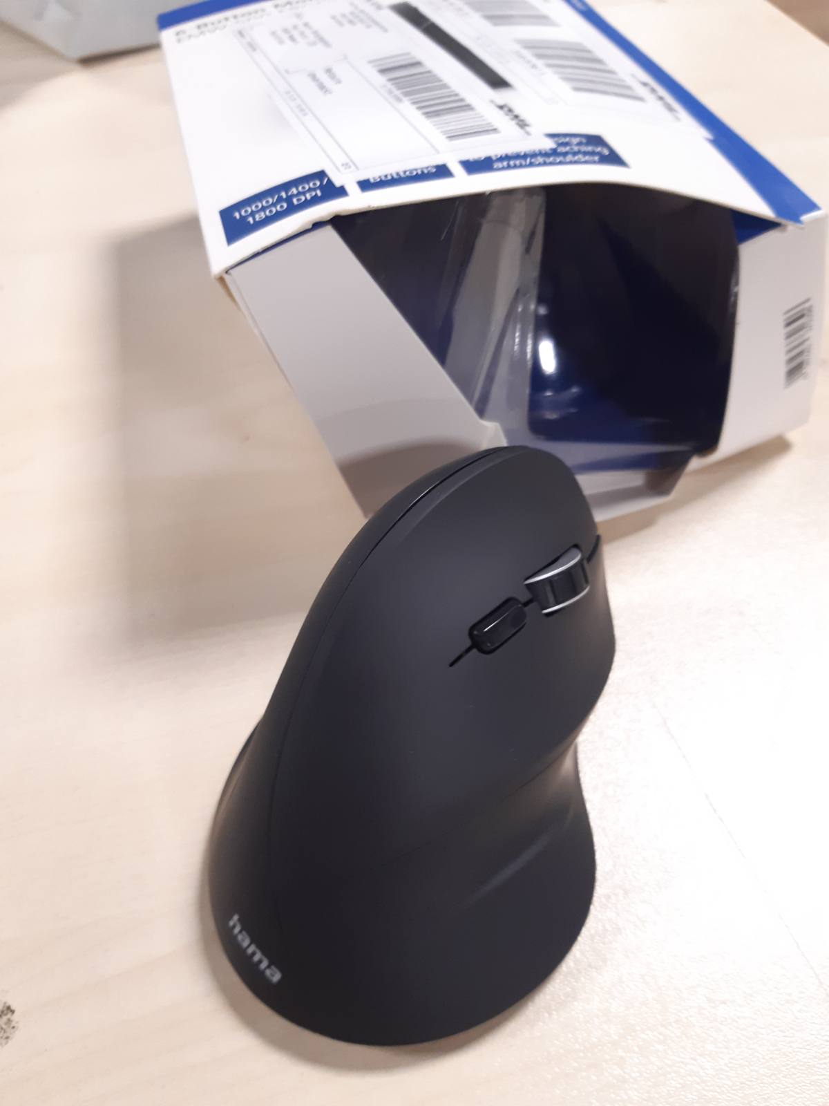266702 - HAMA Maus pa tel ergonomik (maus vertikal, pa kabllo për përdoruesit me dorën e djathtë, sensor optik 1000/1400/1800dpi) i zi 00182699