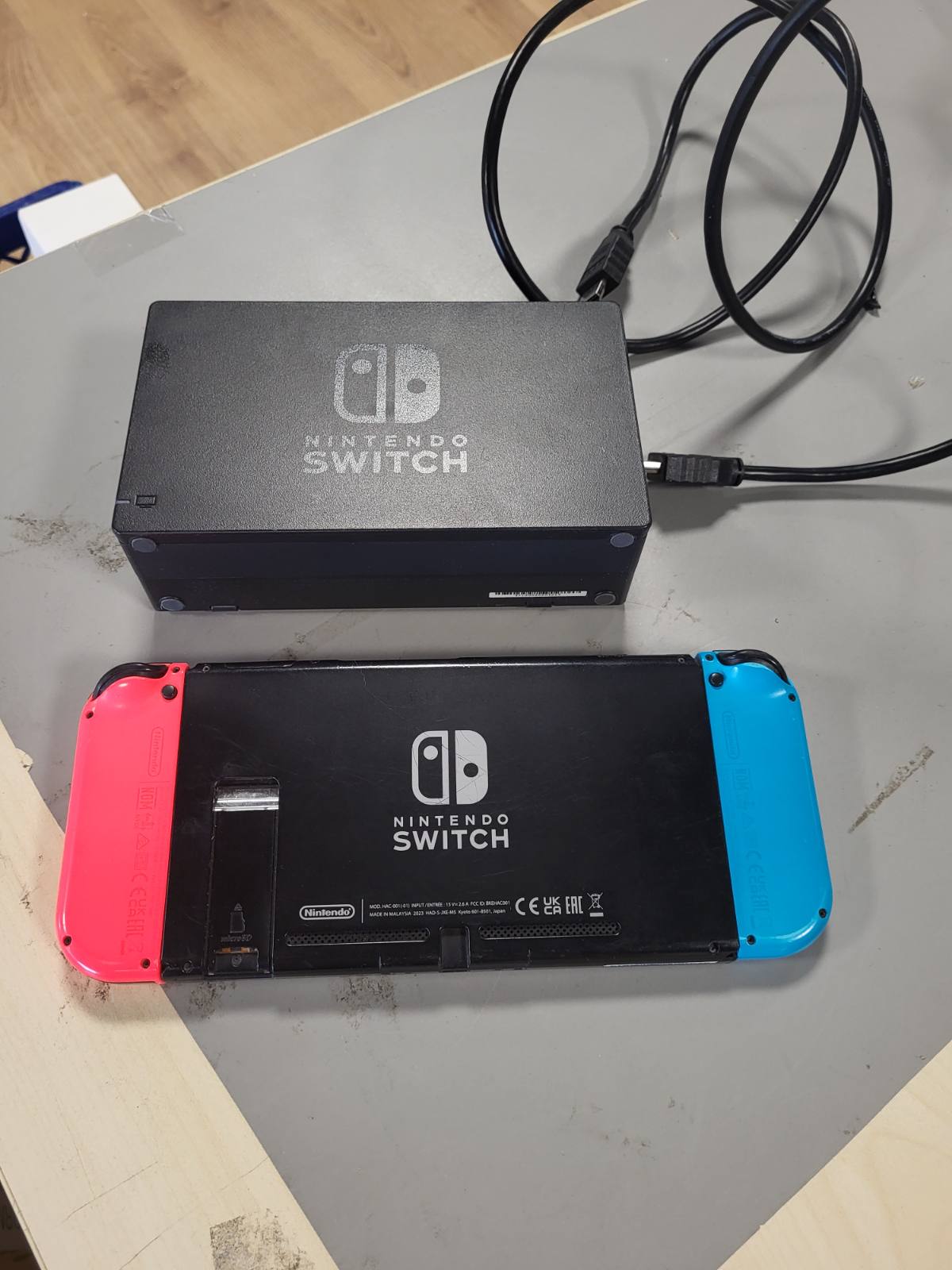 267553 - NINTENDO KONSOLA SWITCH, Ngjyrë Blu Neoni dhe të Kuqe Neoni Joy-Cons