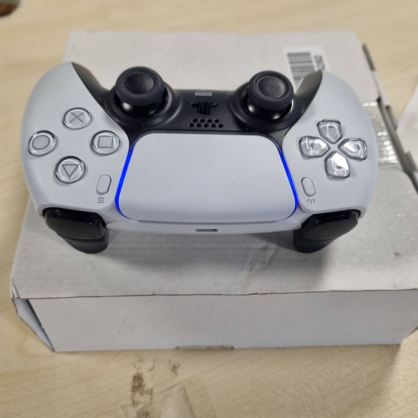 267748 - SONY Kontrollues Zyrtar DualSense 5, Pa Tel, Reagim Haptik, Shkelës Adaptues, Mikrofon i Integruar, Bateri e Rikarikueshme, I Përputhshëm me PS5/PC, Ngjyra: Dy Ngjyrash