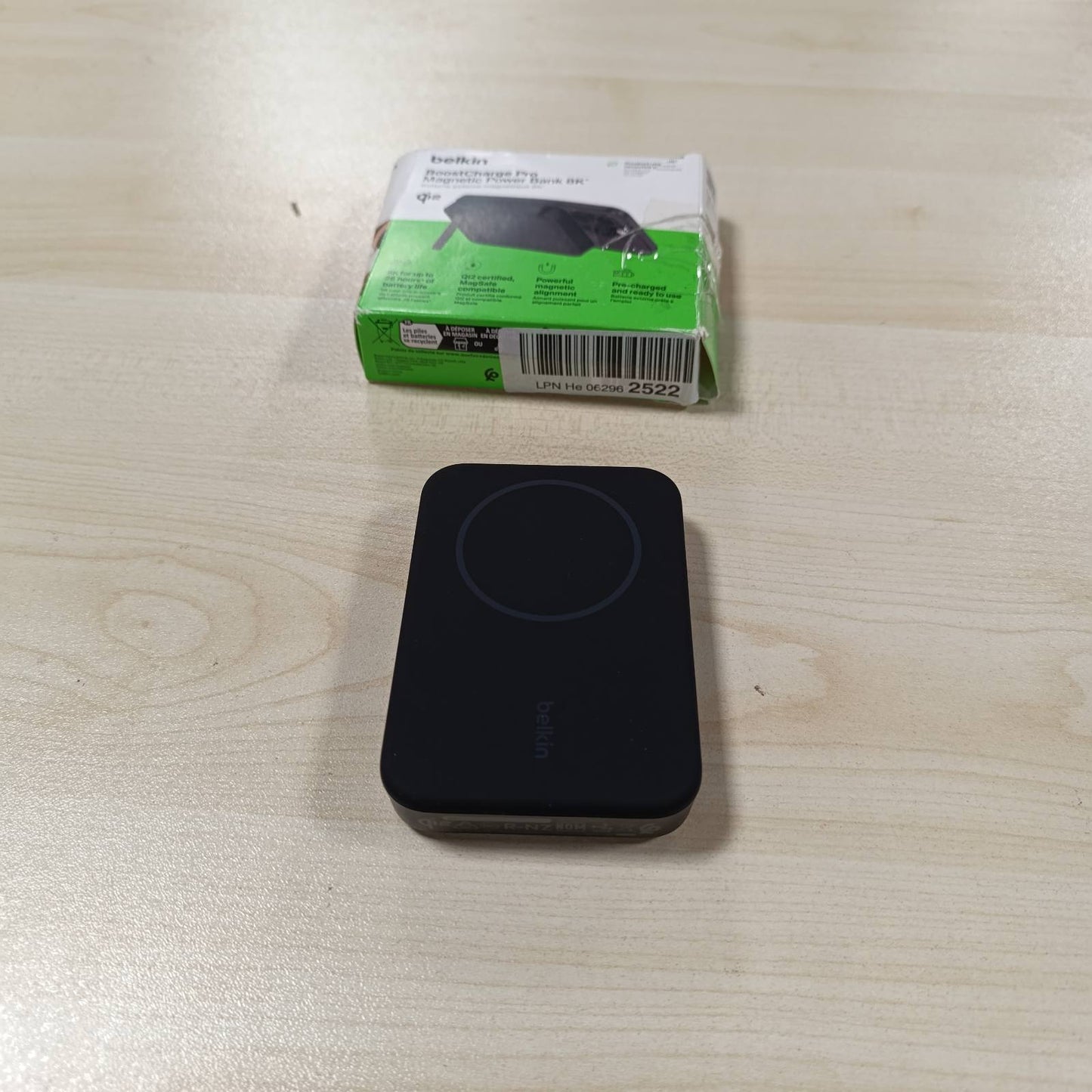 267816 - BELKIN Karikues pa tel BoostCharge Pro 8000mAh me Qi2, Karkues portativ kompatibël me MagSafe, mbështetëse e integruar, për iPhone 16, 16 Plus, 16 Pro, 16 Pro Max, iPhone 15, i zi