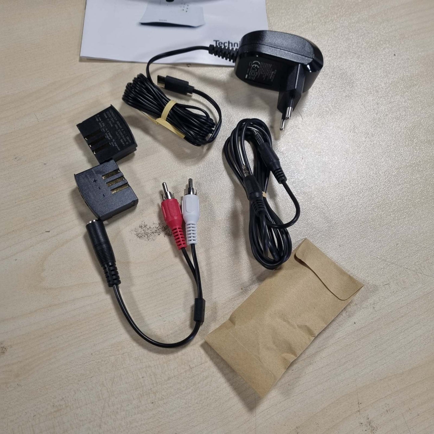 267821 - TECHNISAT STEREOMAN ISI 3 - kufje stereo pa tel për televizorë dhe sisteme muzikore me stacion docking, të zeza