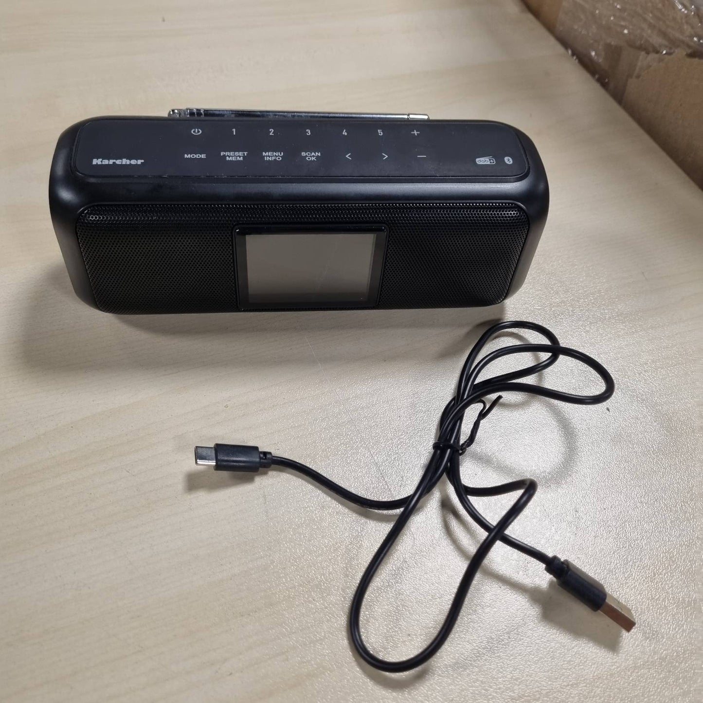 267872 - KARCHER DAB Go Altoparlant Portativ Bluetooth dhe Radio Dixhitale DAB+ / Radio FM me Ekran me Ngjyra 2.4" / Orë me Alarm / Zë Stereo 5 Watt / USB-C / Bateri, e Zezë