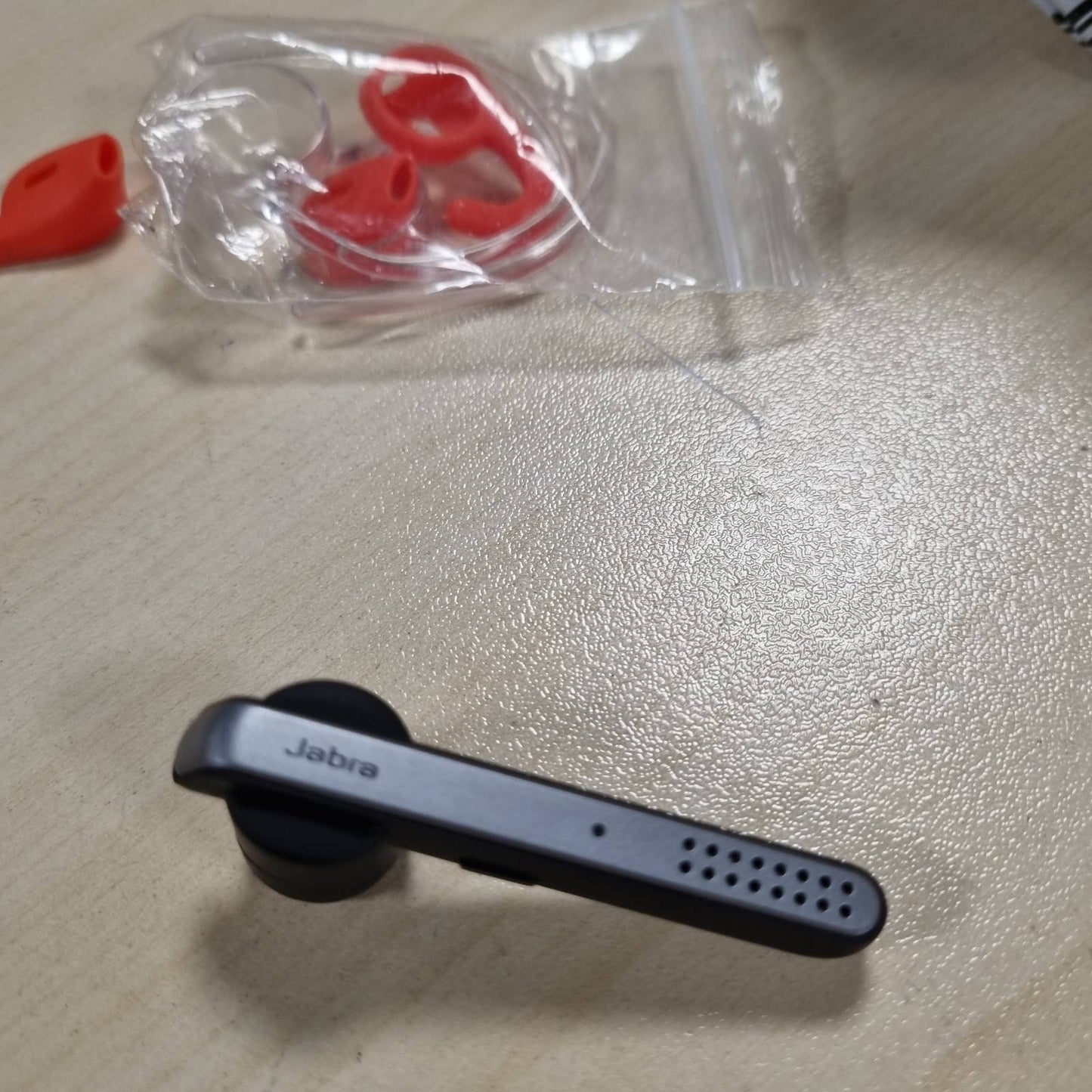 267923 - Jabra Talk 45 Kufje Mono In-Ear – Thirrje telefonike pa tel, podkaste dhe dëgjim muzike, ose navigim GPS – Argjend