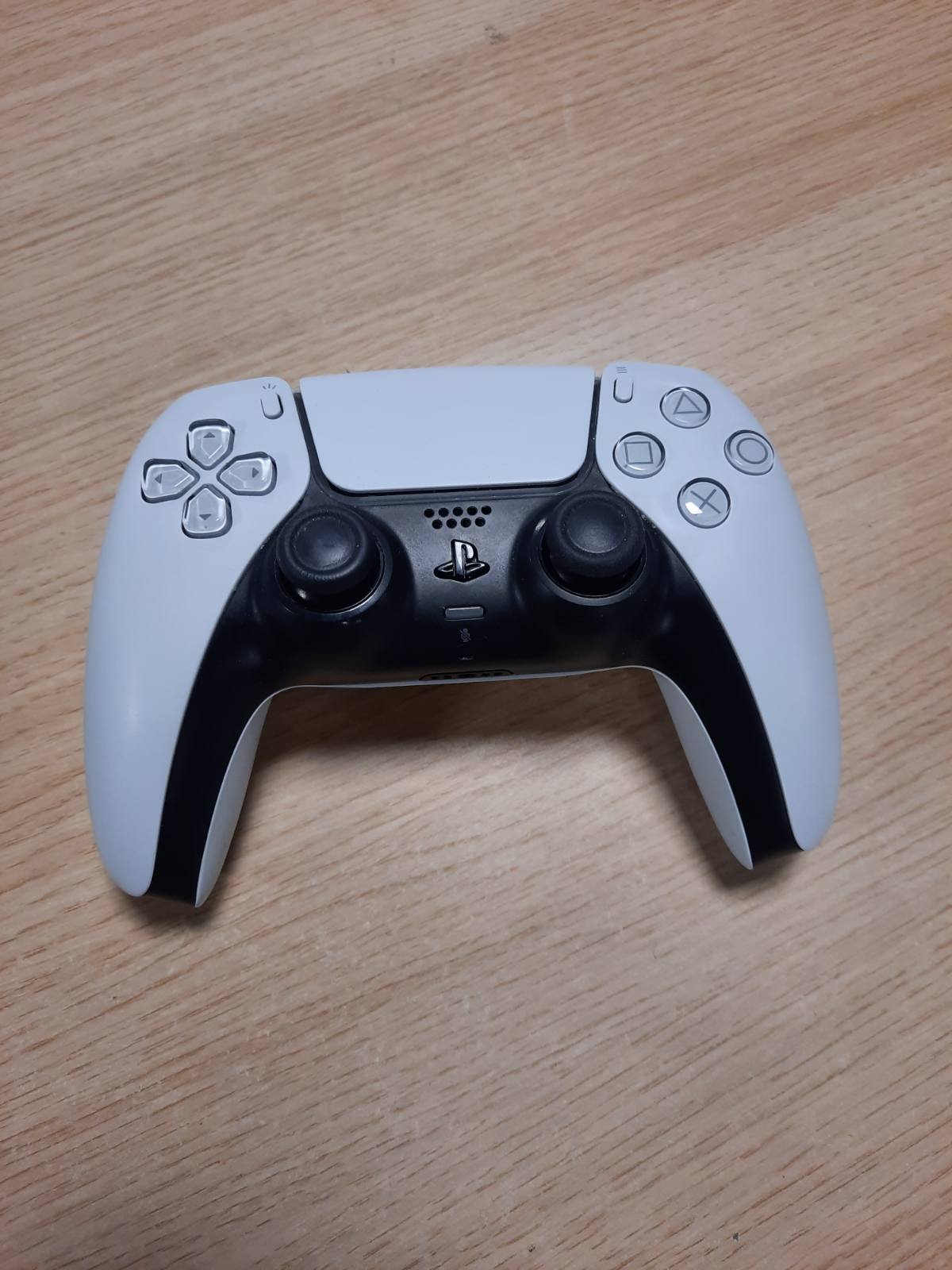 267976 - SONY Kontrollues Zyrtar DualSense 5, Pa Tel, Reagim Haptik, Shkelës Adaptues, Mikrofon i Integruar, Bateri e Rikarikueshme, I Përputhshëm me PS5/PC, Ngjyra: Dy Ngjyrash