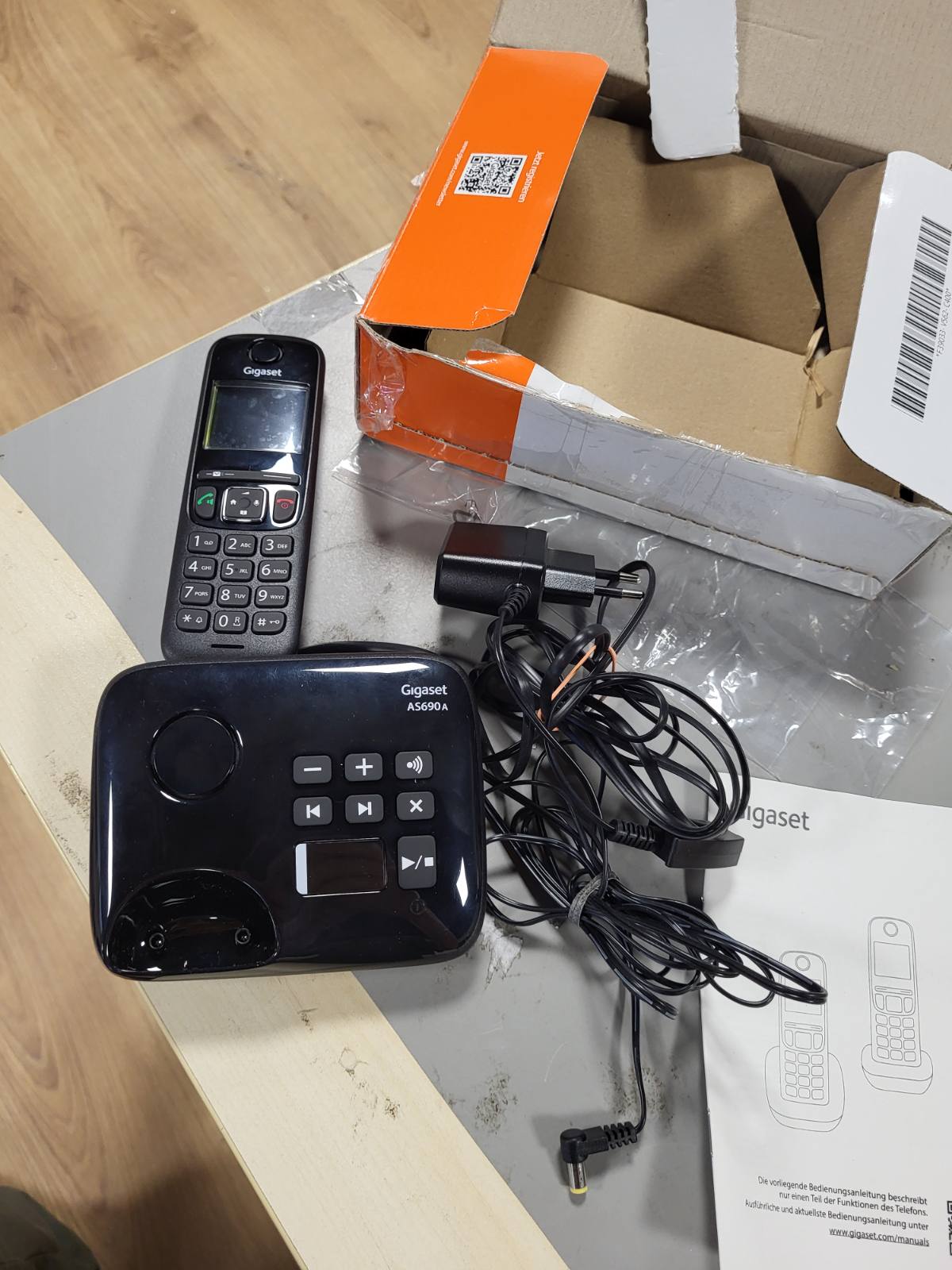 268049 - GIGASET AS690A - Telefon DECT pa tel, ekran i madh me kontrast të lartë, profile tingulli të rregullueshme, funksion pa duar, mbrojtje nga thirrjet, i zi