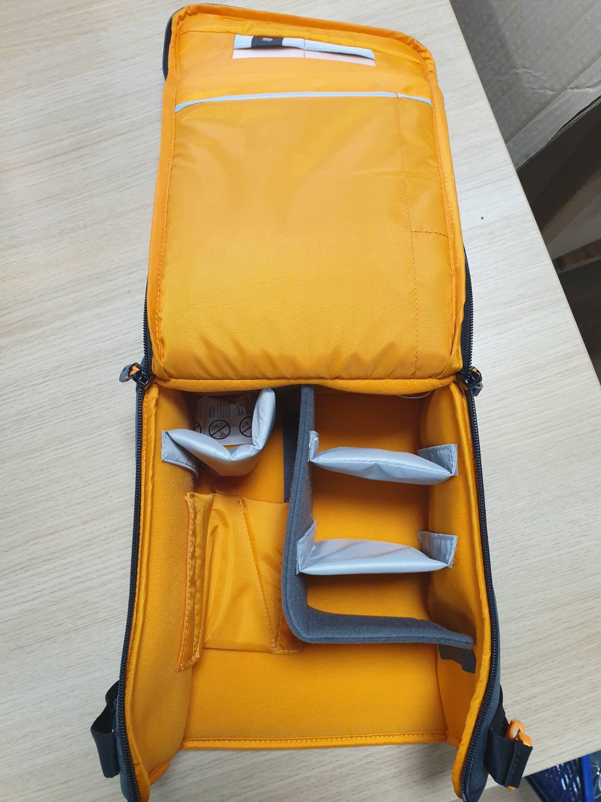 268188 - LOWEPRO Çantë për kamera GearUp Creator Box Extra-Large II, pa pasqyrë dhe DSLR, material i ricikluar, portokalli, ndarje të brendshme të mbushura, gri