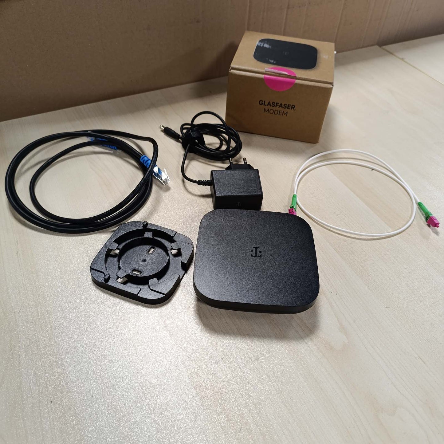 268201 - TELEKOM Modem Fibër Optike 2b i Zi, deri në 2 Gbit/s, lidhje Ethernet Gf-TA