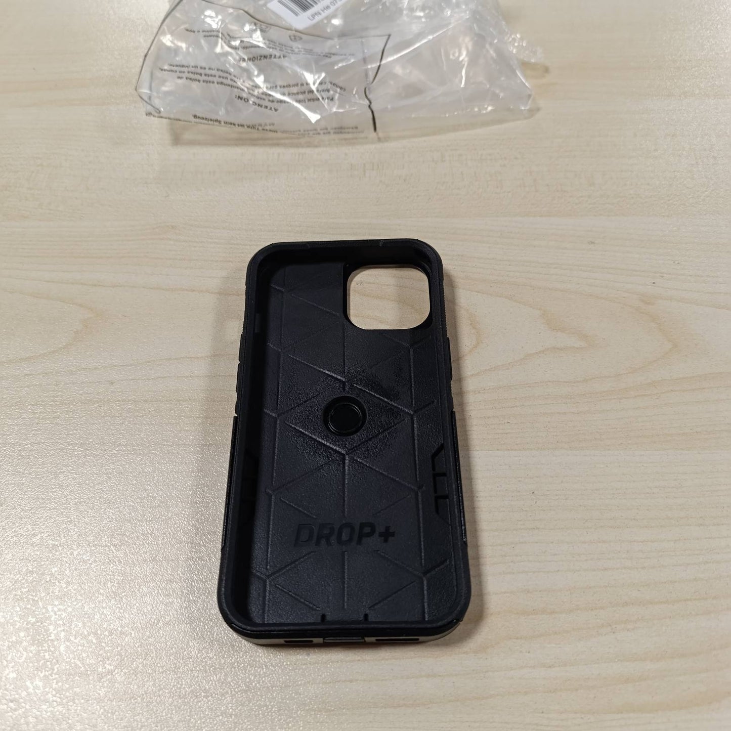 268468 - OTTERBOX Mbështjellëse Commuter për iPhone 17e, 16e, 15, 14, 13, Rezistent ndaj goditjeve, e zezë