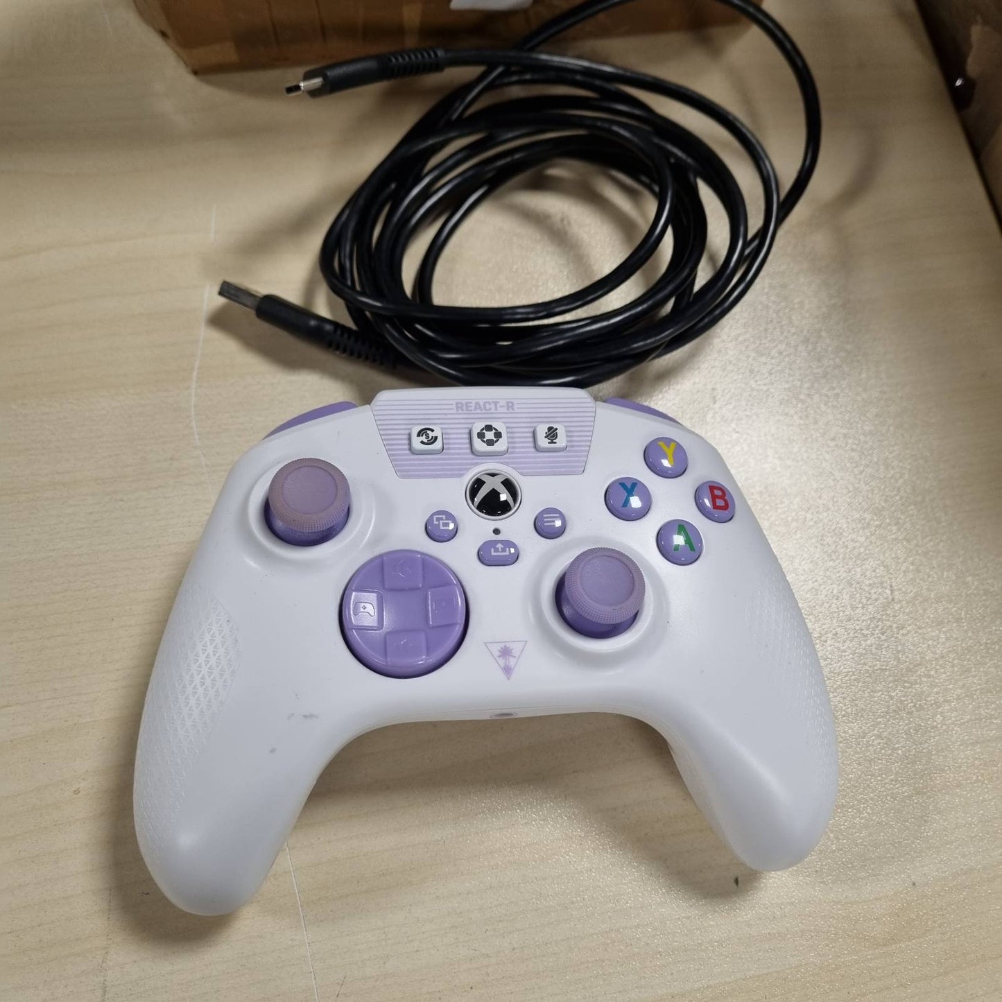 268645 - TURTLE BEACH Kontrolluesi REACT-R, i bardhë/vjollcë - Xbox Series X|S, Xbox One dhe PC