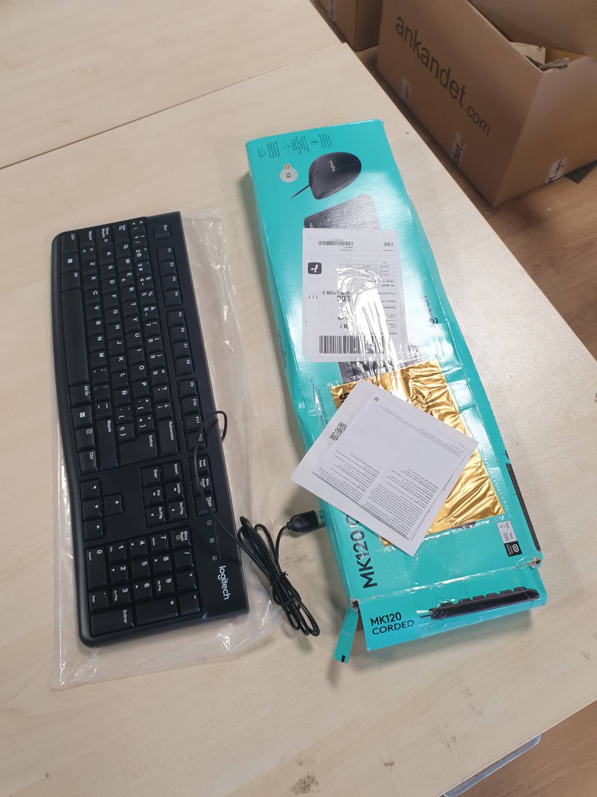 268659 - KOMBINIM TASTIERE DHE MAUSI ME TEL LOGITECH MK120 PËR WINDOWS, MAUS OPTIK ME TEL, TASTIERË ME MADHËSI TË PLOTË, USB PLUG-AND-PLAY, I PAJTUESHËM ME PC DHE LAPTOP, PARAQITJE SPANJOLLE QWERTY - E ZEZË