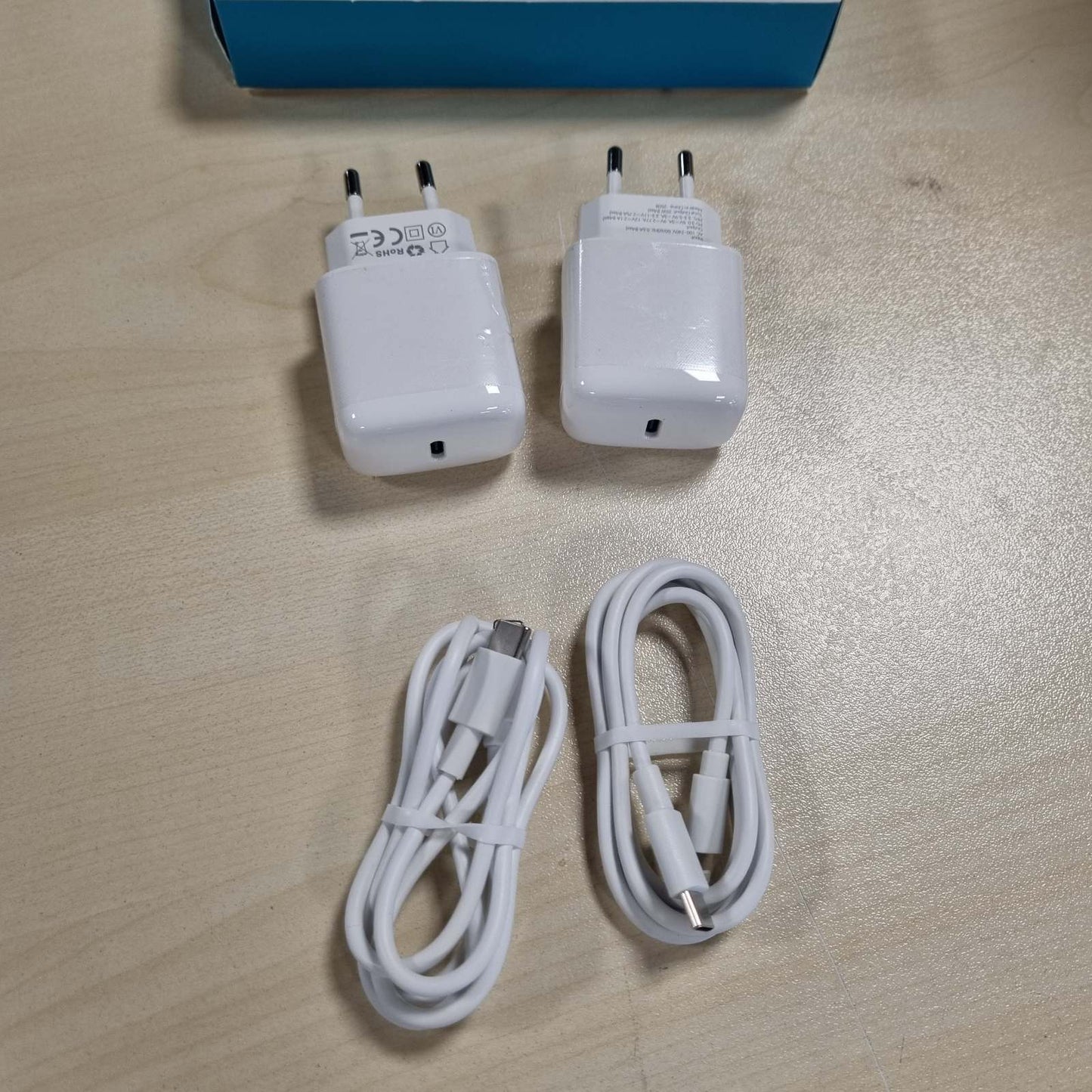 268788 - DEESOOCO Karikues 25W USB-C, Adaptor energjie USB-C, Karikues i shpejtë PD3.0 për iPhone 17/16/15/14/13/12, iPad, Samsung Galaxy S25/S24/S23/S22/Note20 (2 porta + kabllo karikimi)