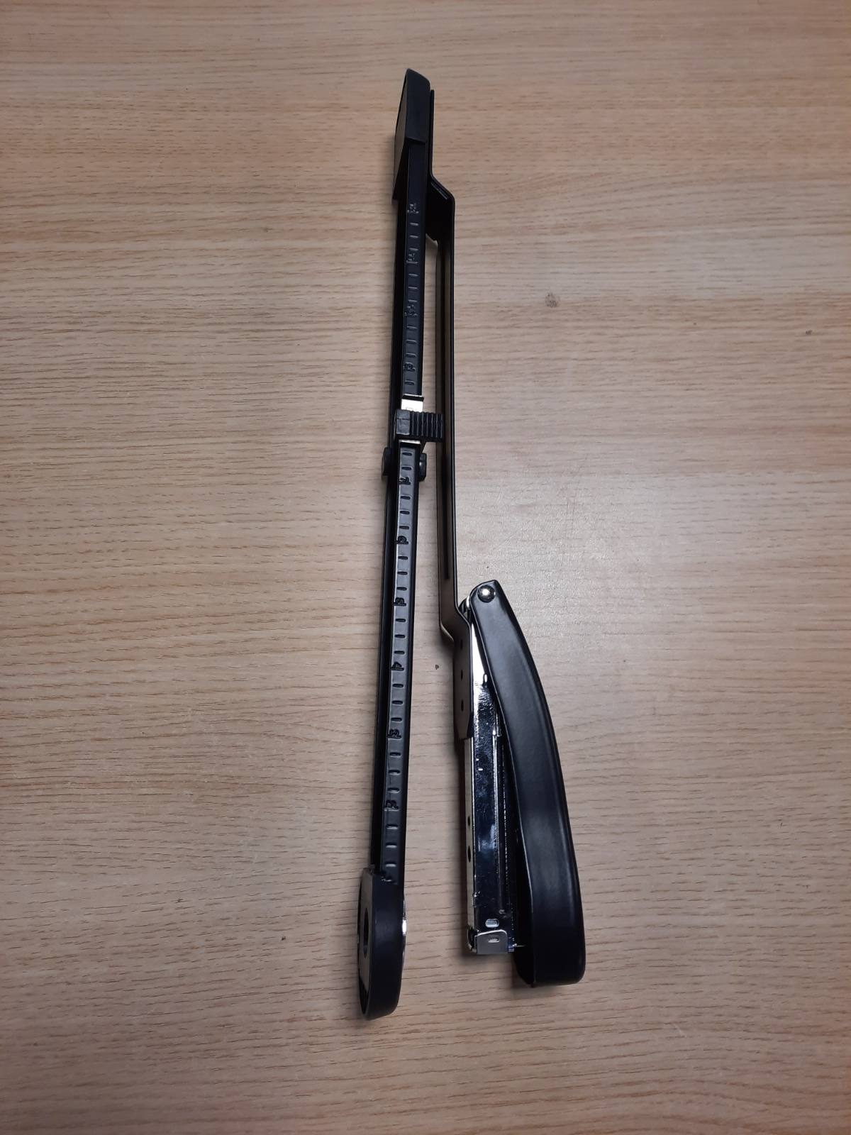 268916 - MARLIN Kapëse me krah të gjatë Rapesco 1464 Germ-Savvy Antibakteriale me 5000 kapëse x 26/6 mm, kapacitet kapëseje 25 fletësh, e zezë