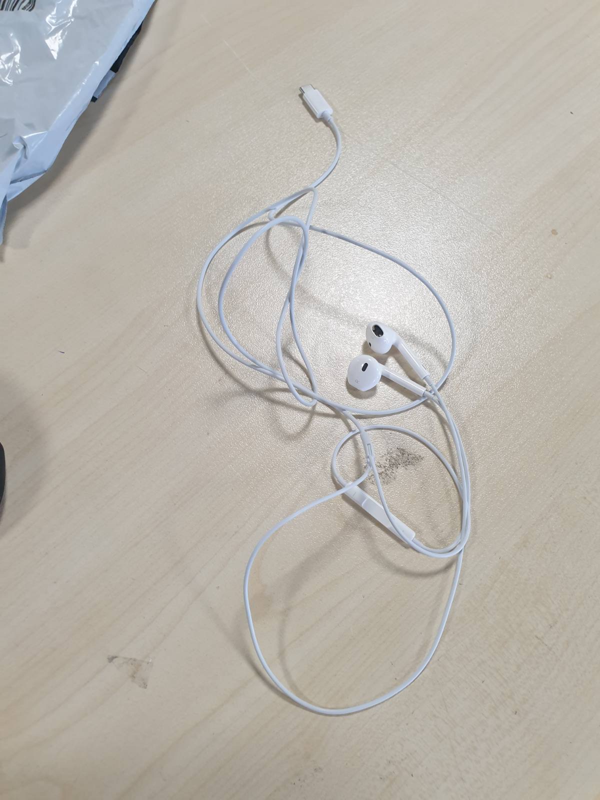 268938 - APPLE Kufje USB-C