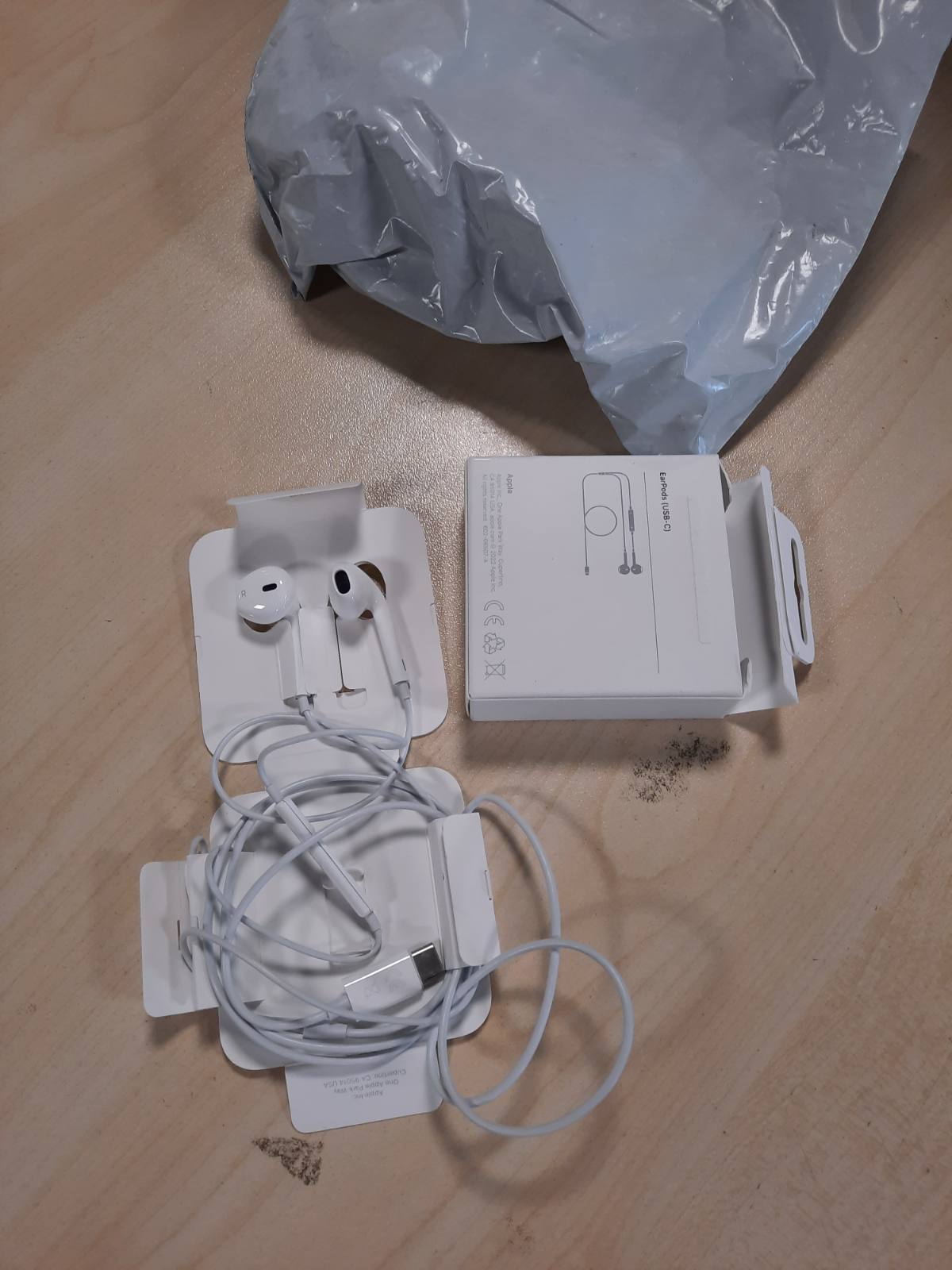268942 - APPLE Kufje USB-C