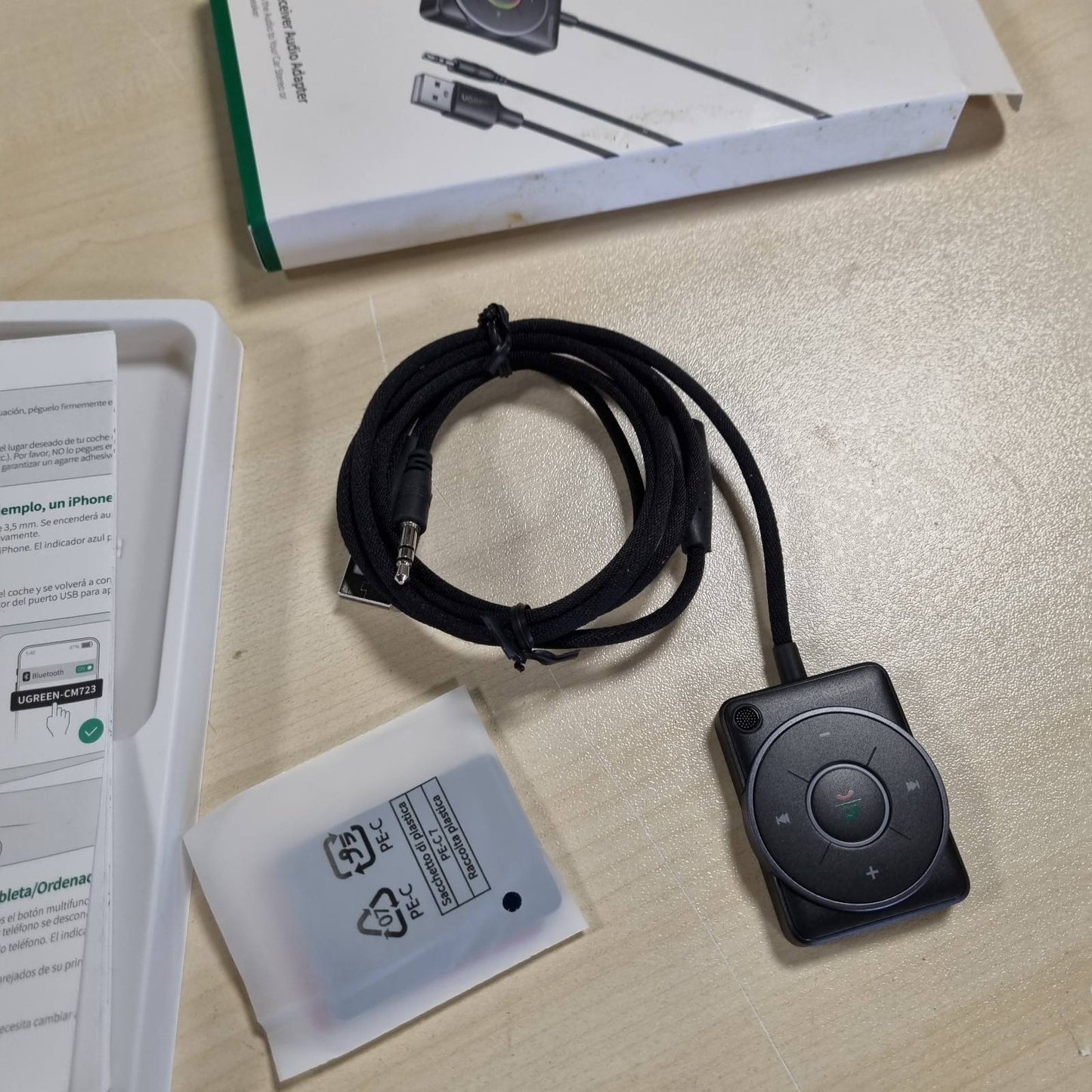 269085 - UGREEN Marrës Bluetooth 5.4 për Makina, Adaptor Jack 3.5mm, Mikrofon të Integruar