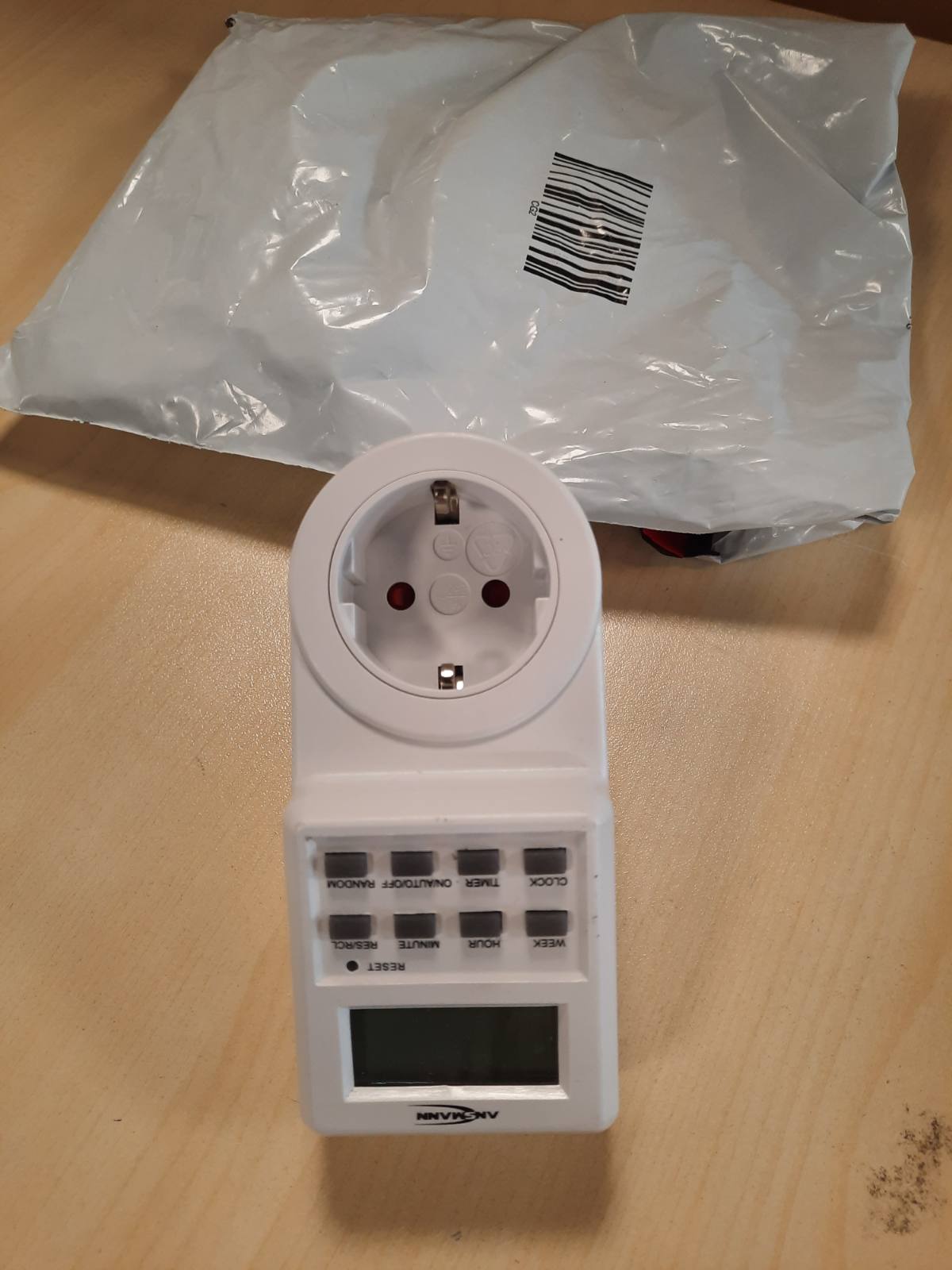 269095 - ANSMANN Ndërprerës kohëmatësi, ndërrues kohëmatësi javor AES6 i programueshëm me ekran LCD, 3680W, 18 kohë ndërrimi të paraprogramuara, funksion i rastësishëm, ndërrues kohe verore