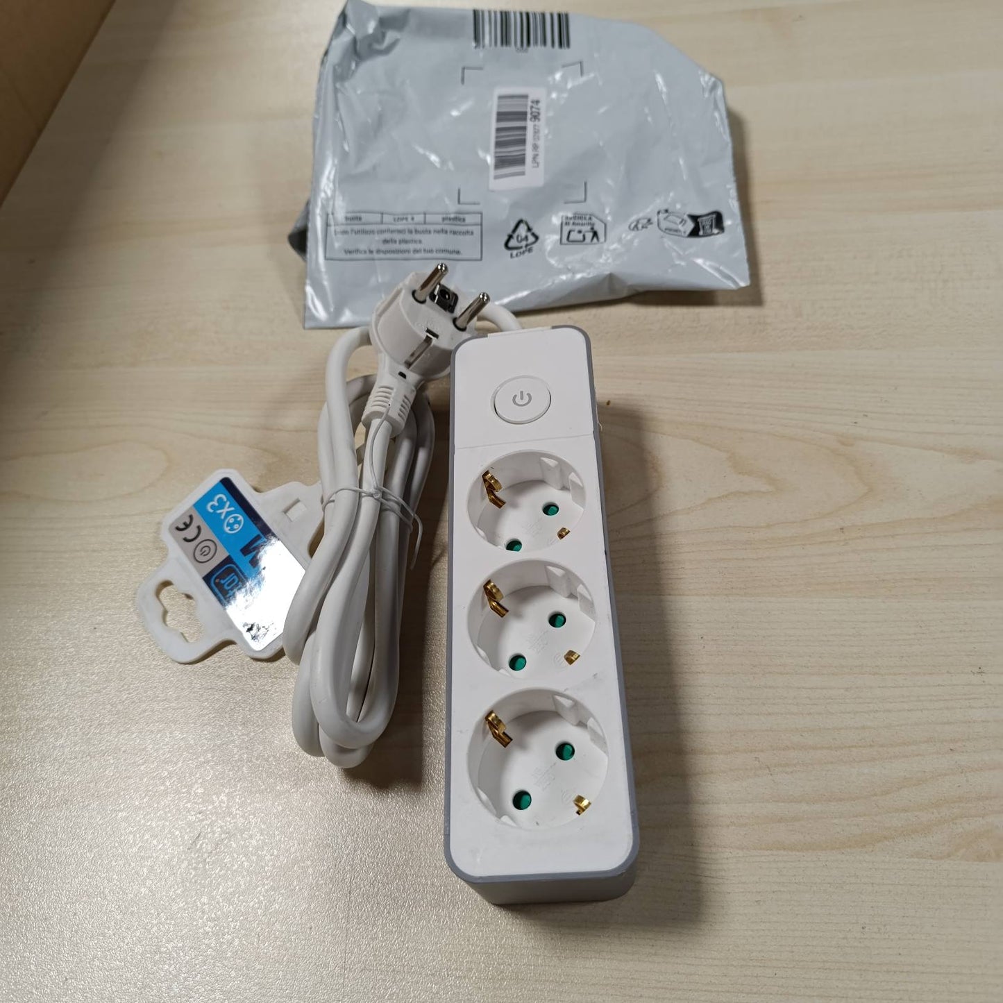 269475 - EXTRASTAR Prizë e sheshtë me shumë priza dhe 3 drejtime, kabllo 1.5 m, e bardhë + gri