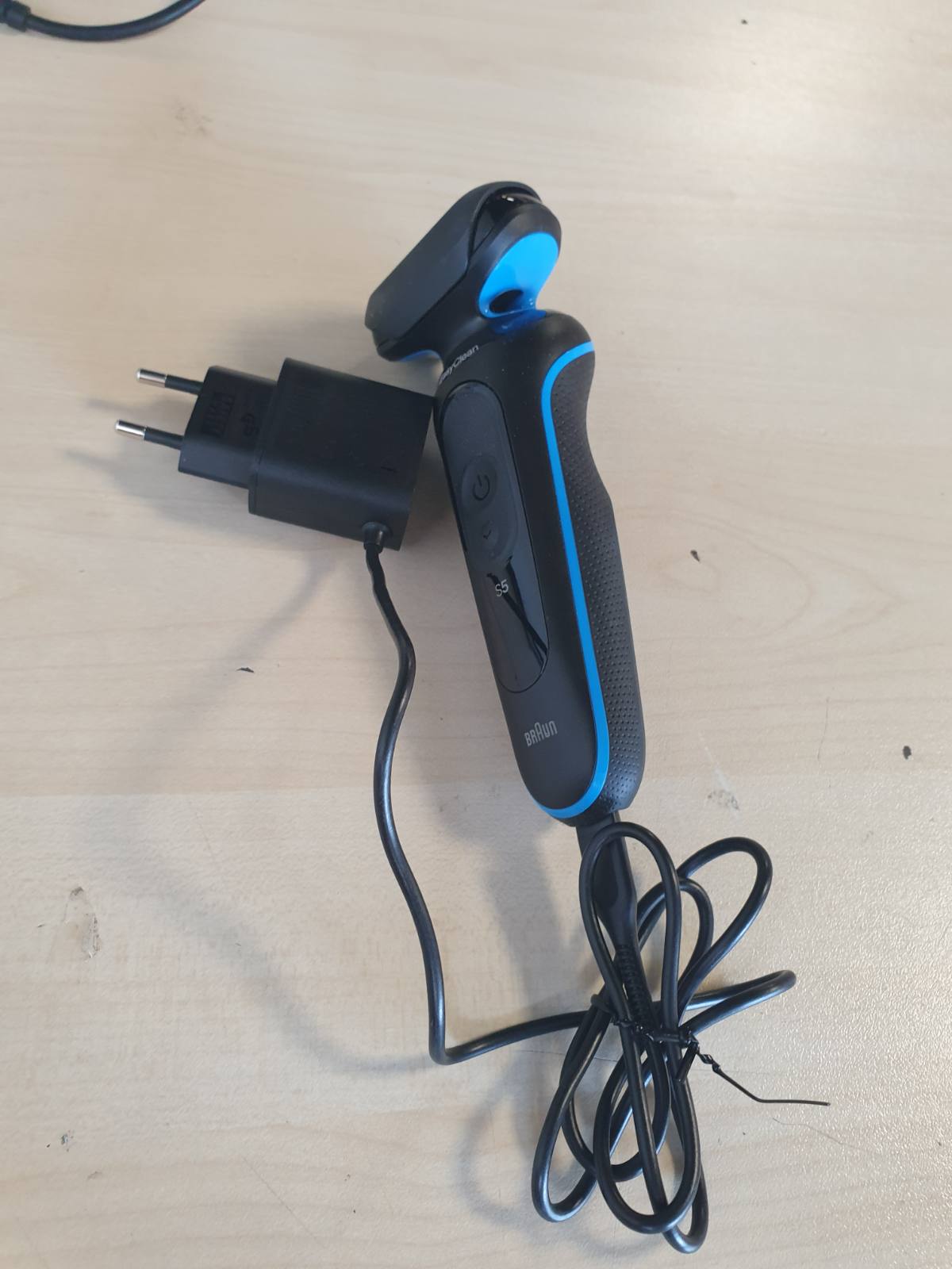 271067 - BRAUN Makinë rroje elektrike Series 5, për flokë të lagur dhe të thatë, përdorim 50 minuta, 100% rezistente ndaj ujit, 52-B1200si, blu