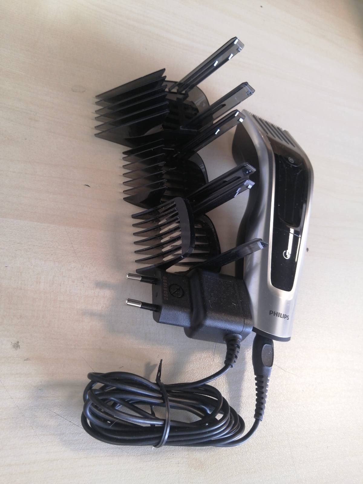 271096 - PHILIPS Makinë prerëse flokësh HC9450/15 Seria 9000, krehër të motorizuar, tehe titaniumi, 400 cilësime gjatësie, precizion 0.1 mm, kohë funksionimi 120 minuta