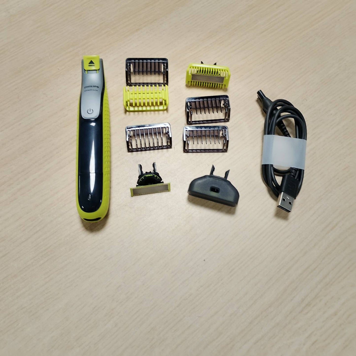 271146 - PHILIPS OneBlade QP2834/31 - Makinë elektrike për prerjen e mjekrës 360 gradë, për fytyrën dhe trupin, 3 tehe 360 gradë, 4 krehëra mjekre (1, 2, 3, 5 mm), 1 komplet për trupin