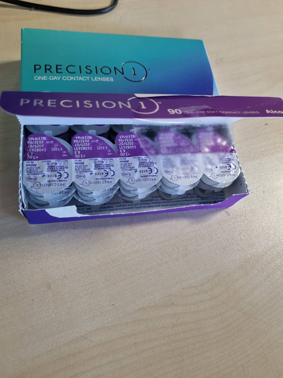271173 - PRECISION 1 Lente kontakti ditore, 90 lente, BC 8.3 mm, DIA 14.2 mm, +3.00 dioptri