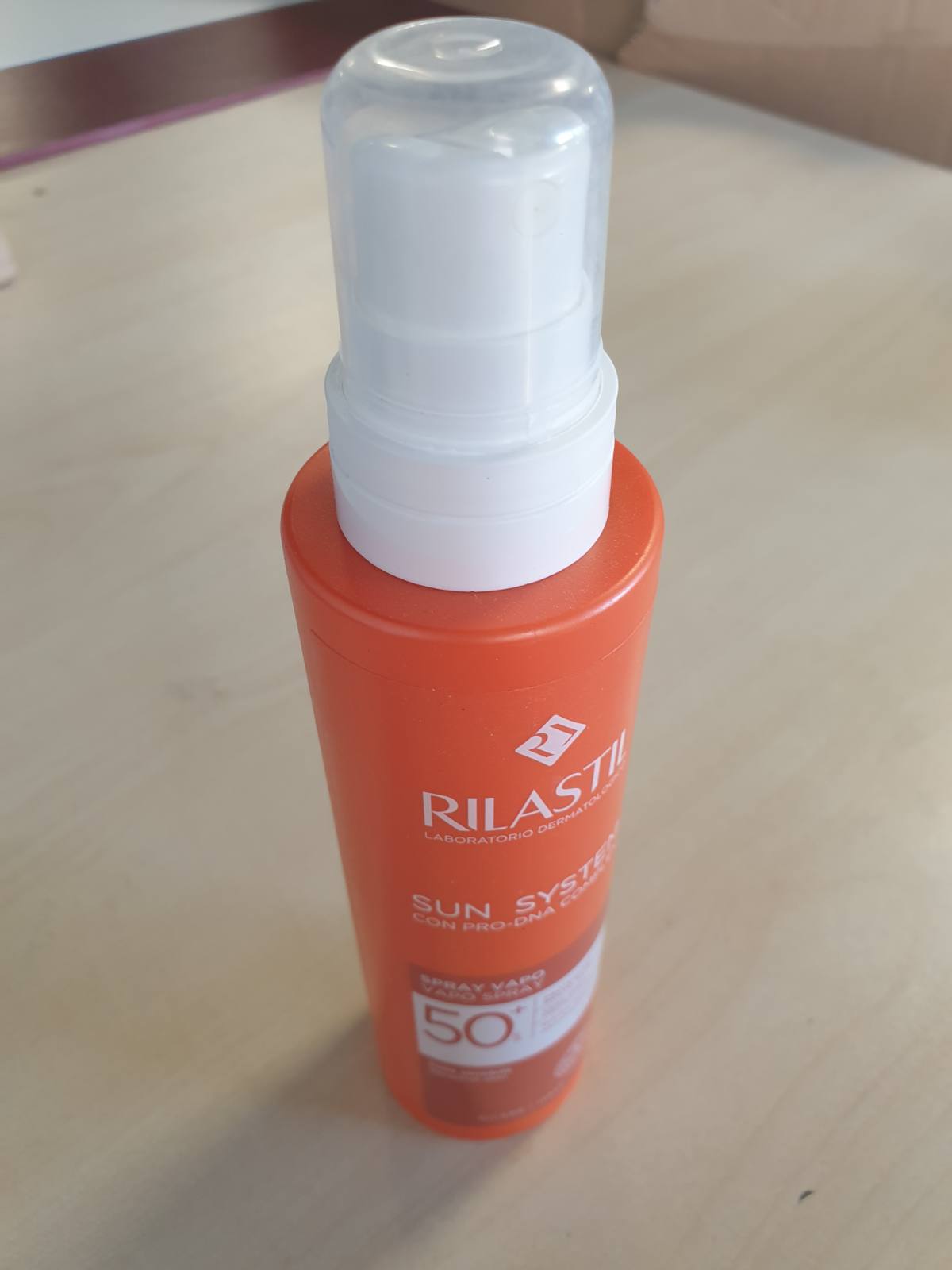 271988 - RILASTIL Sprej trupi Sun System, SPF50, ultra i lehtë, për të gjitha llojet e lëkurës, pako 200 ml