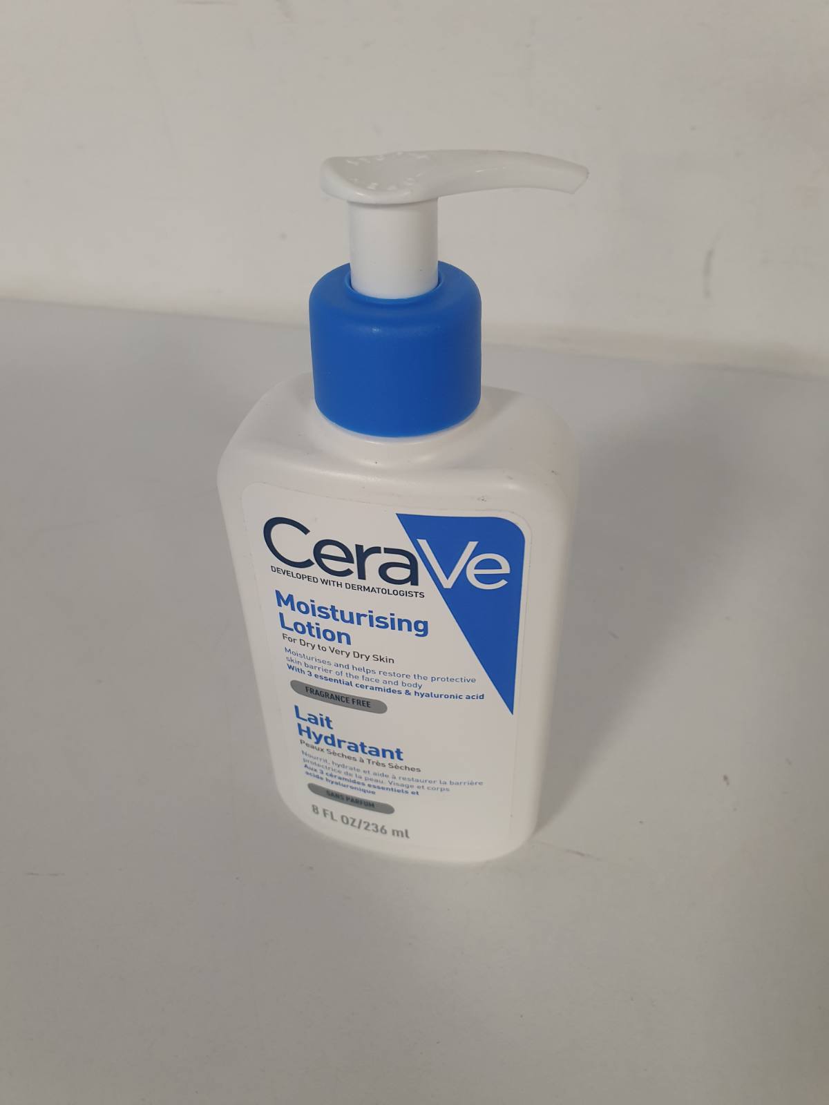 272349 - CERAVE Locion Hidratues, 236 ml, Ushqen, Hidraton dhe Ndihmon në Rivendosjen e Barrierës së Lëkurës, Fytyrë & Trup, Acid Hialuronik + 3 Ceramide Esenciale, Pa aromë