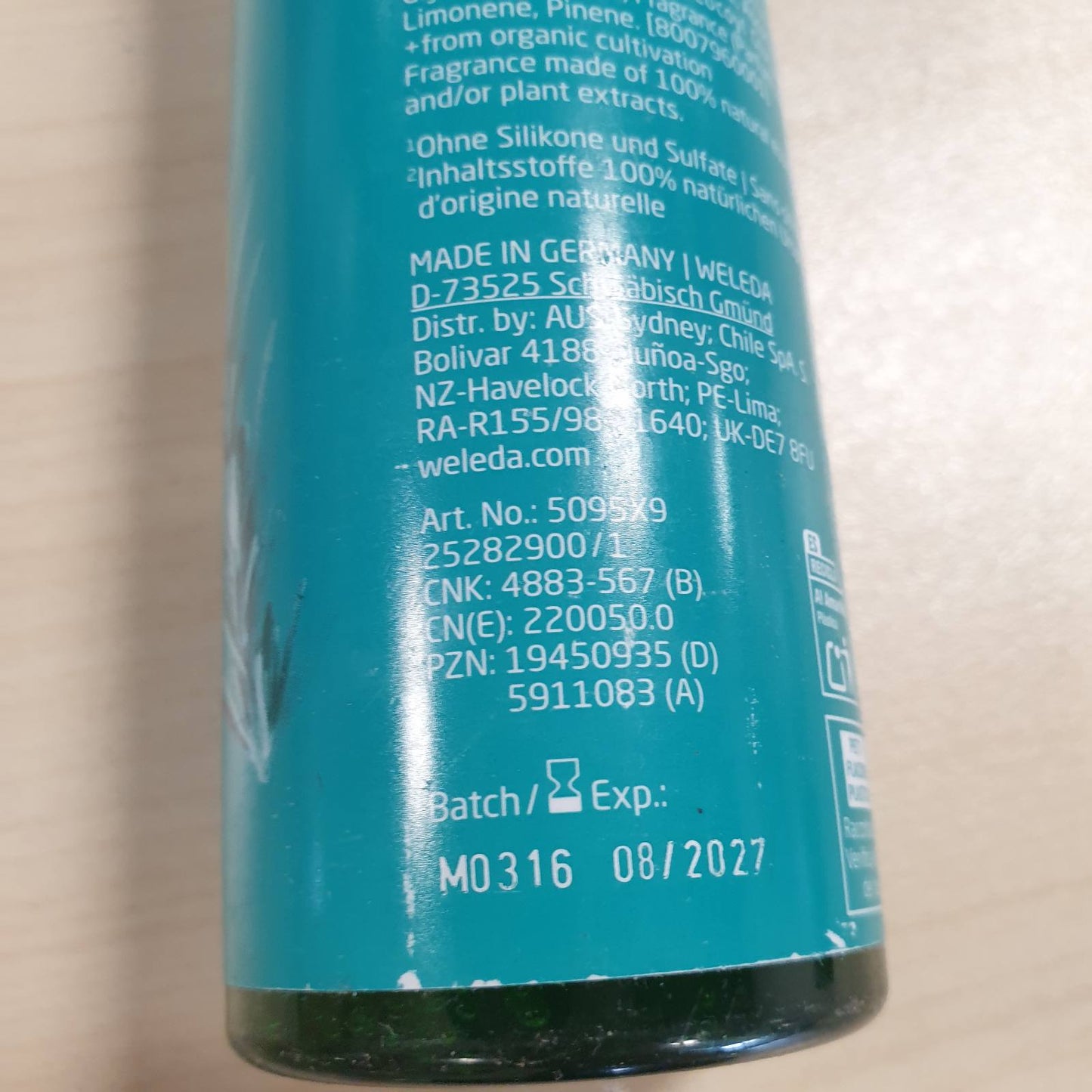 272474 - WELEDA Shampo Rigjallëruese me Rozmarinë, 250 ml, me vaj organik rozmarine dhe acid hialuronik, rigjallëron dhe hidraton flokët