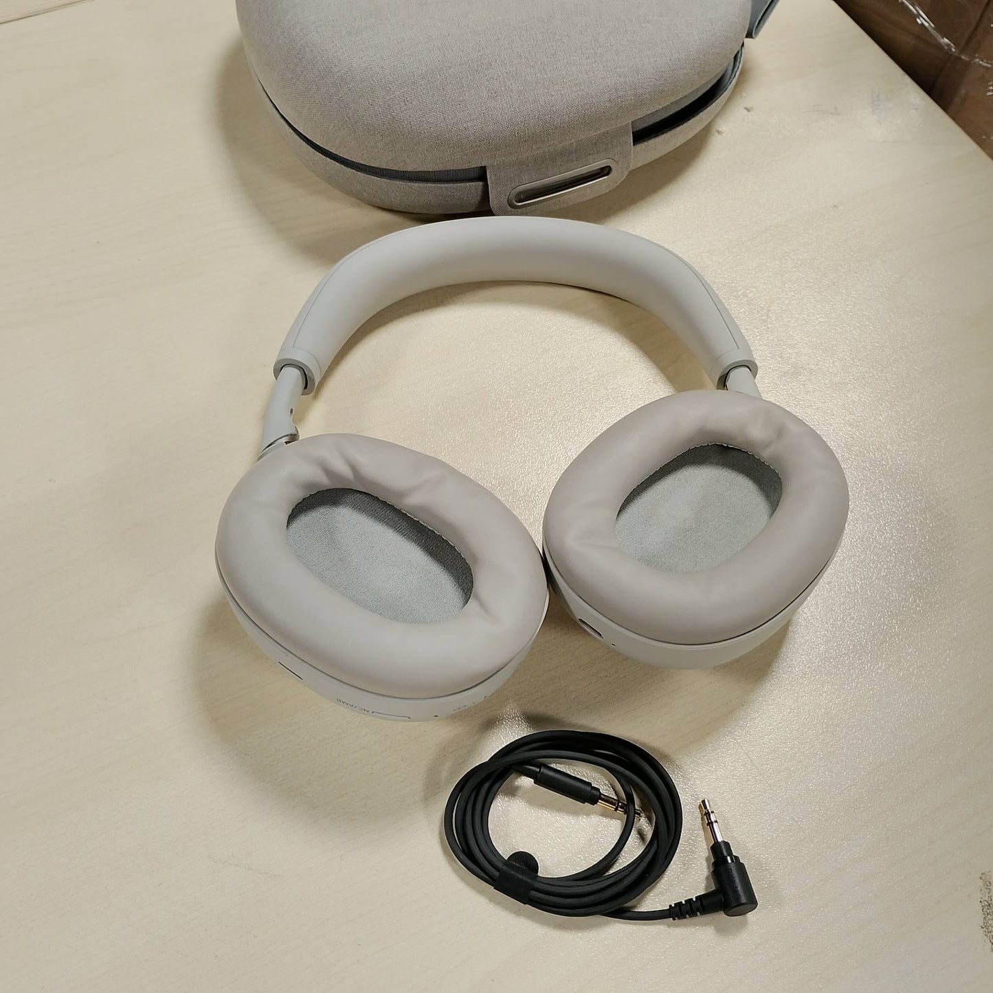 272583 - SONY Kufje pa tel WH-1000XM6 me anulim zhurme, tingull me rezolucion të lartë, Bluetooth, dizajn i palosshëm, çantë mbajtëse magnetike, bateri 30-orëshe - argjendi