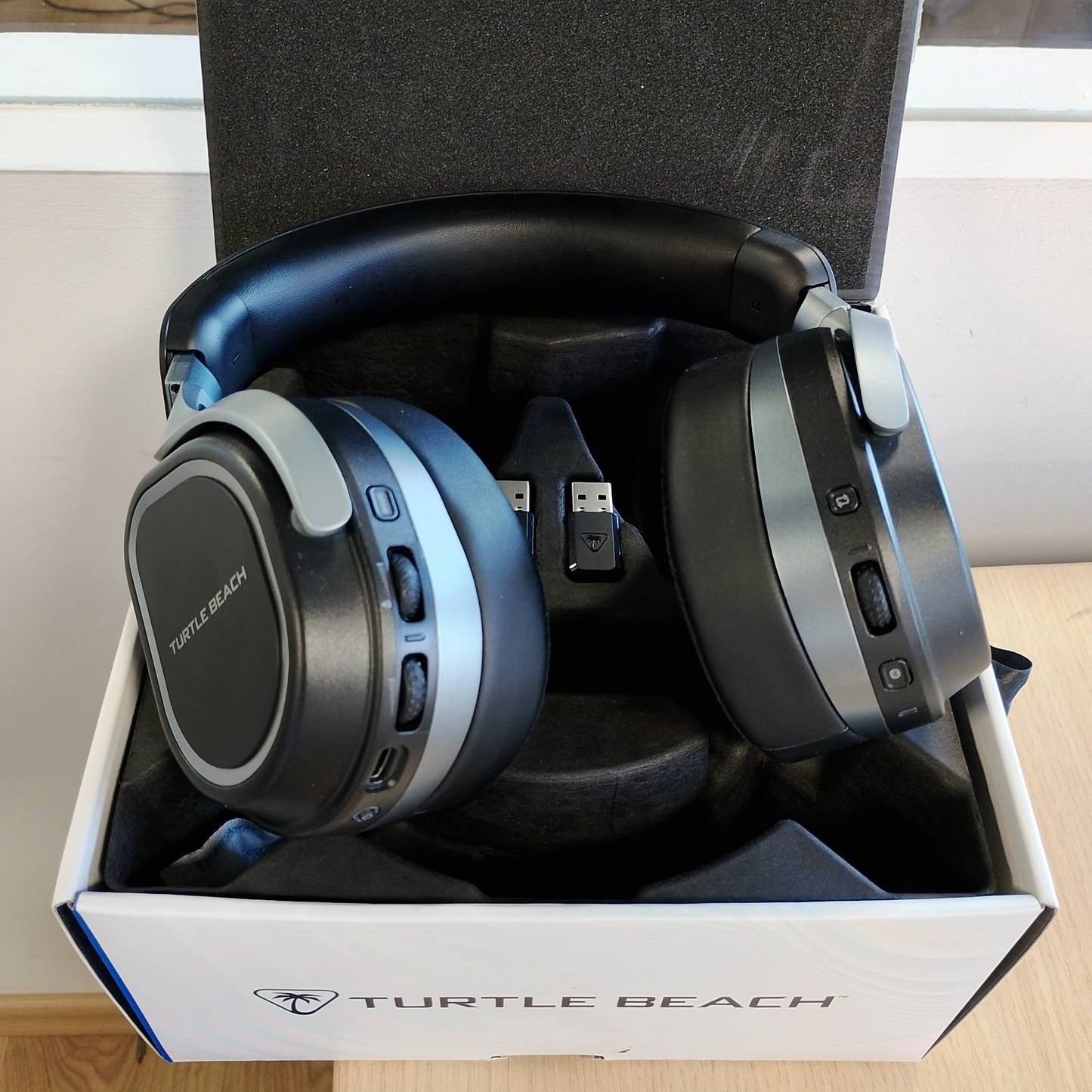 272674 - TURTLE BEACH Stealth 700 Kufje pa tel për lojëra PlayStation, të zeza, bateri 80 orë, drajverë 60 mm, transmetues të dyfishtë, Bluetooth për PS5, PS4, PC dhe celular