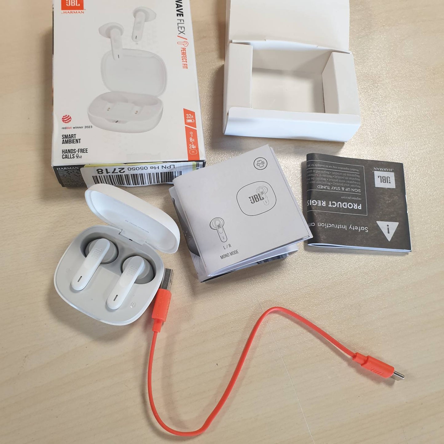 272929 - JBL Wave Flex, Kufje Pa Tel për Në Vesh, Rezistencë ndaj Ujit IP54 dhe IPX2, Teknologji TalkThru dhe AmbientAware, Jetëgjatësi Baterie 32-Orë, E Bardhë