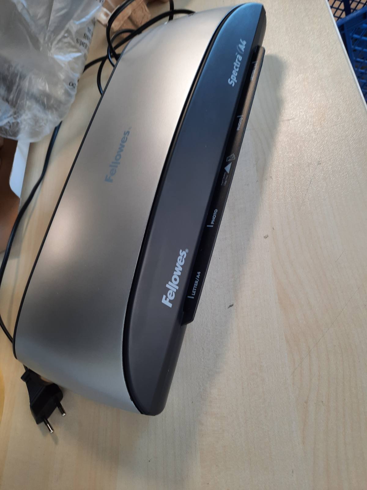 273044 - FELLOWES Laminator Spectra A4, për qese laminimi të nxehtë nga 80 deri në 125 mikronë, pa bllokim, ndalesë automatike, 30 cm/min, 5737801
