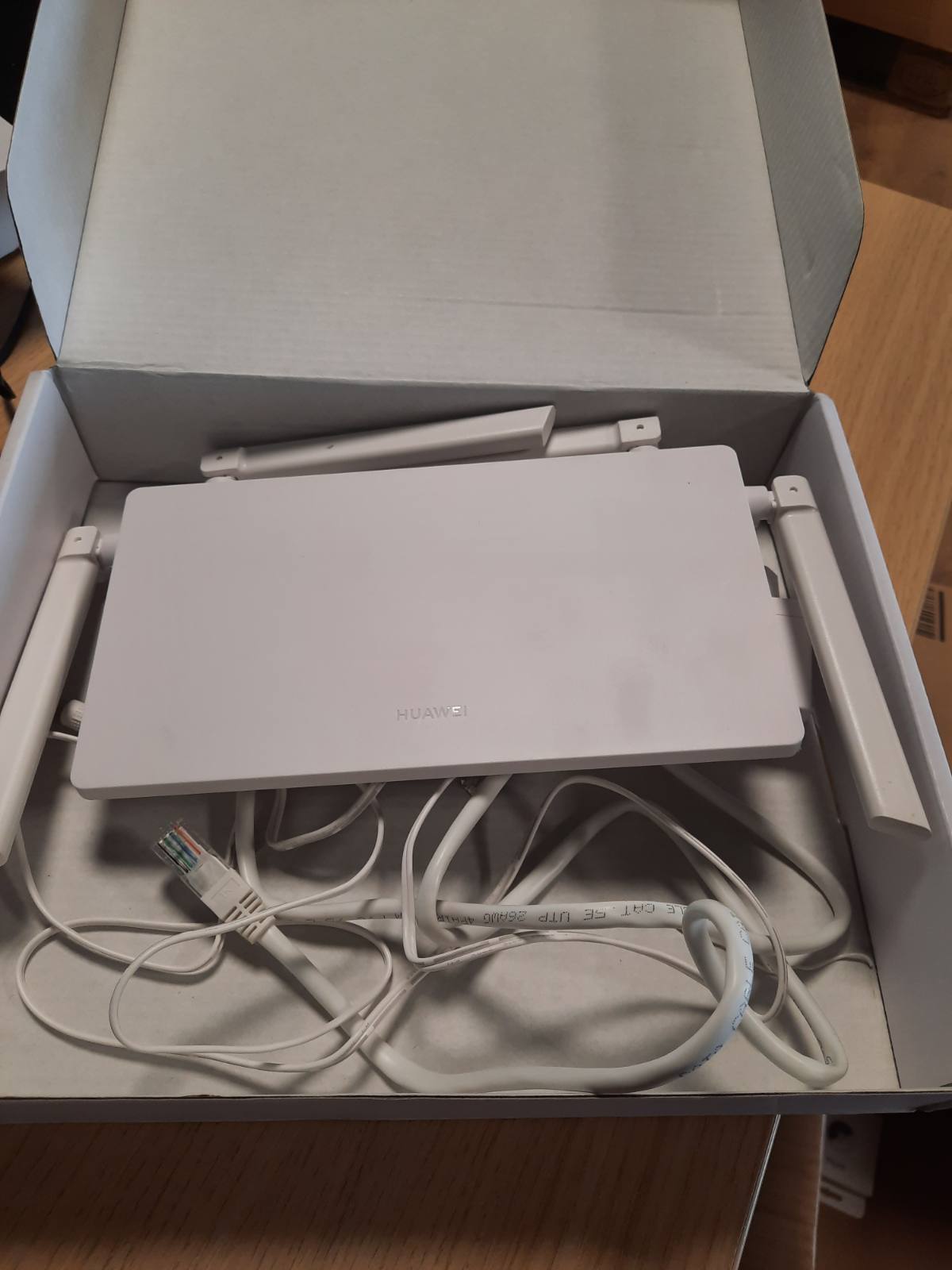 273054 - HUAWEI WiFi AX1, Router Wi-Fi 5 me dy banda, 4 porta Gigabit Ethernet, EasySetting, Diagnostikim i vizualizuar i WiFi-t, Cilësime të kontrollit prindëror, HomeSec, Pa funksion DSL