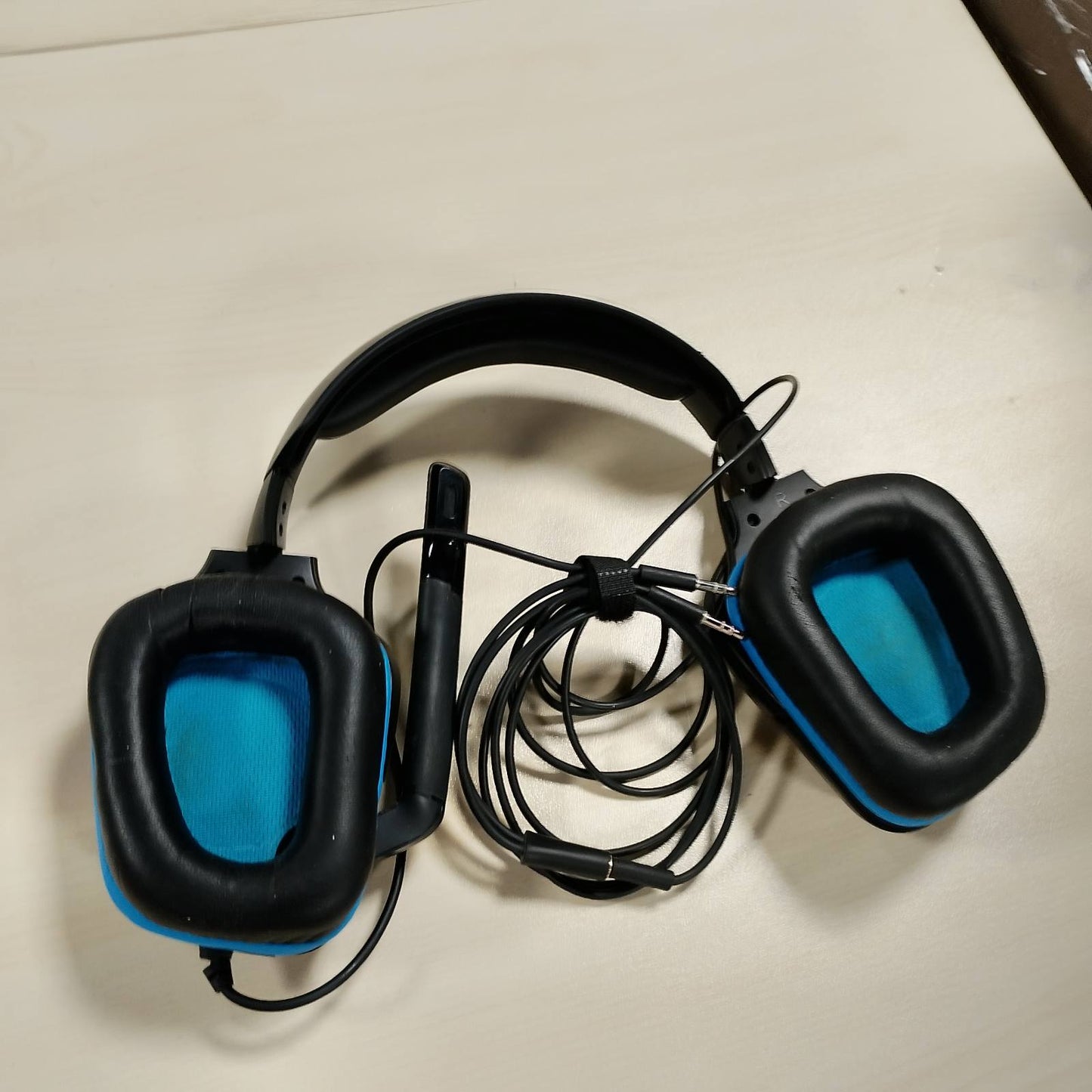 273119 - LOGITECH Kufje për Lojëra G432, Sound Surround 7.1 DTS:X 2.0, Drajverë 50 mm, Port USB dhe 3.5 mm, Mikrofon i Hapshëm, I Lehtë, PC/Mac/Xbox One/PS4/Switch - Blu/E Zezë