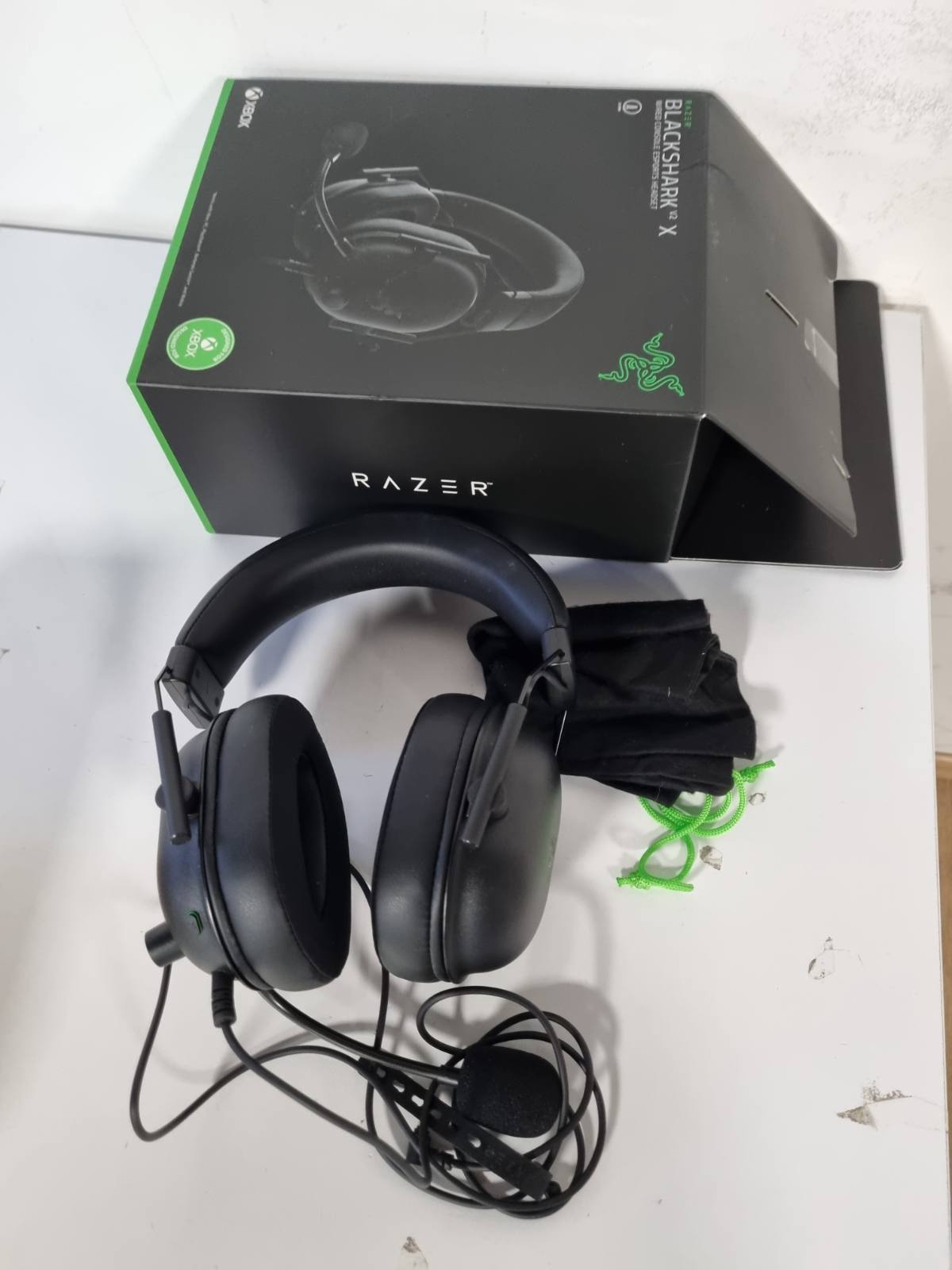 273149 - RAZER BlackShark V2 X (Xbox) Kufje për Sporte Elektronike me Tel për Konsolën Xbox Series X (250g, Mikrofon Kardioid, Drajverë 50mm, Anulim Pasiv i Zhurmës, Prizë 3.5mm) e Zezë