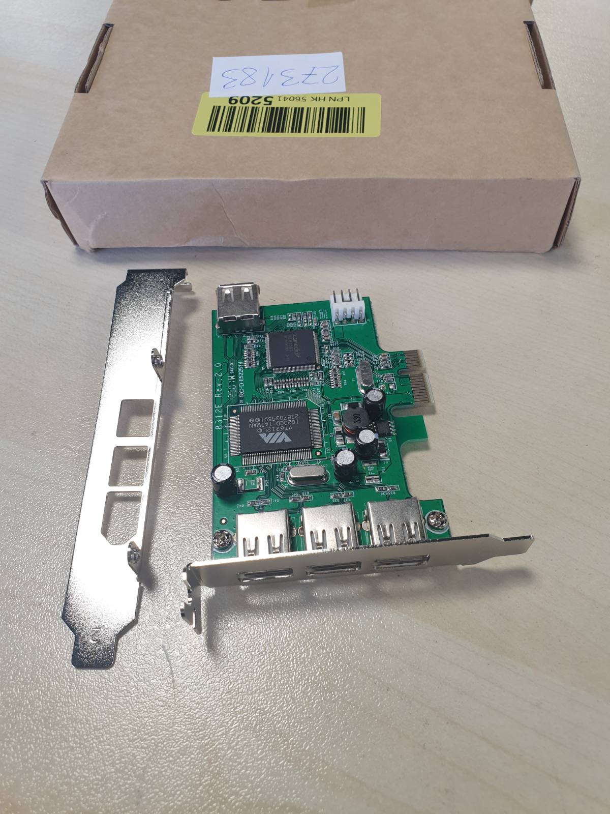 273183 - StarTech Kartë adaptuese USB me shpejtësi të lartë dhe profil të ulët me 4 porta PCI Express