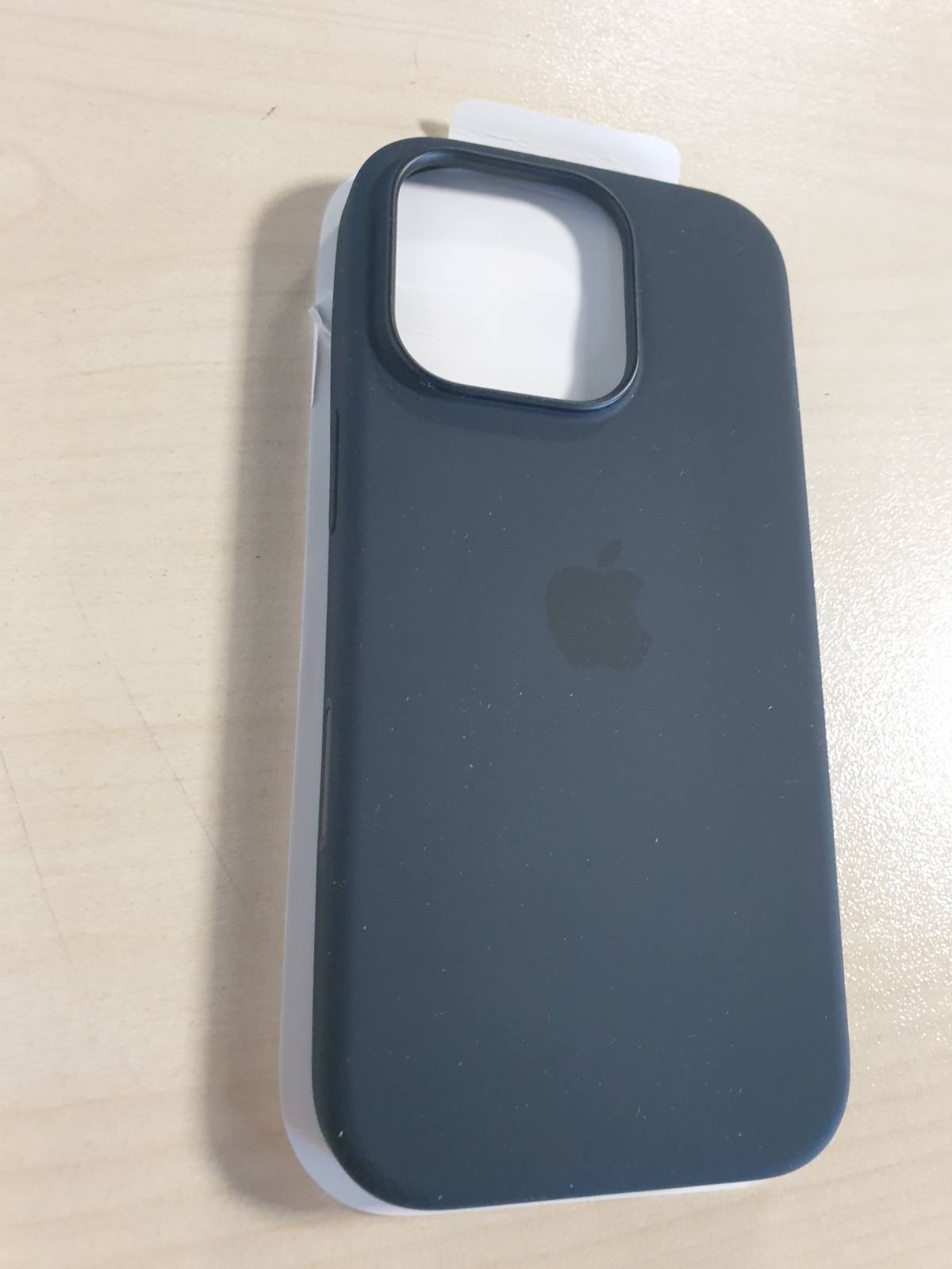 273191 - Mbështjellëse silikoni për Apple iPhone 16 Pro me MagSafe – e zezë