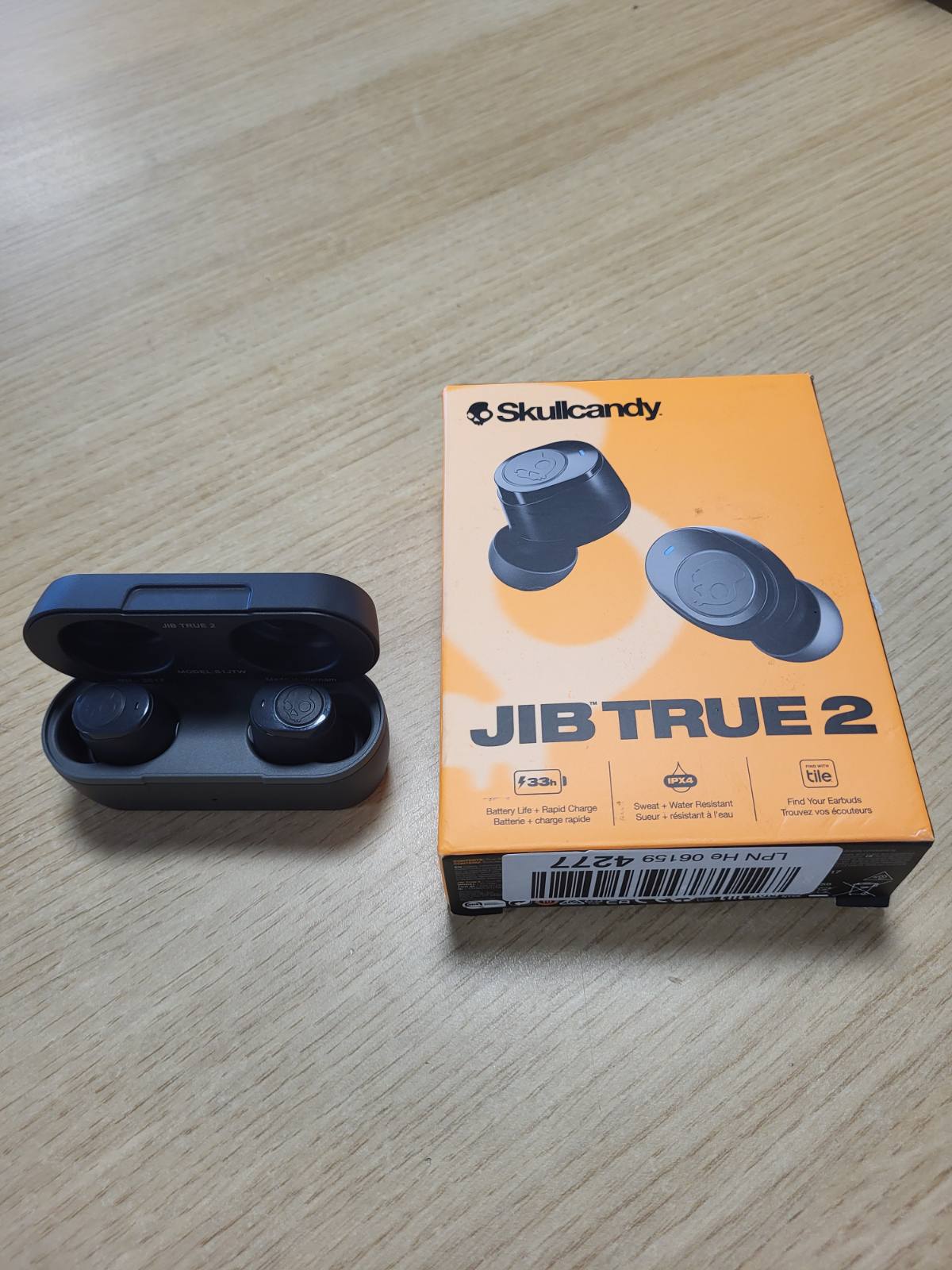 273348 - KUFJE PA TEL SKULLCANDY JIB TRUE 2 NË VESH, JETËGJATËSI BATERIE 32 ORË, MIKROFON, TË PAJTUESHME ME PAJISJET IPHONE, ANDROID DHE BLUETOOTH - TË ZEZA