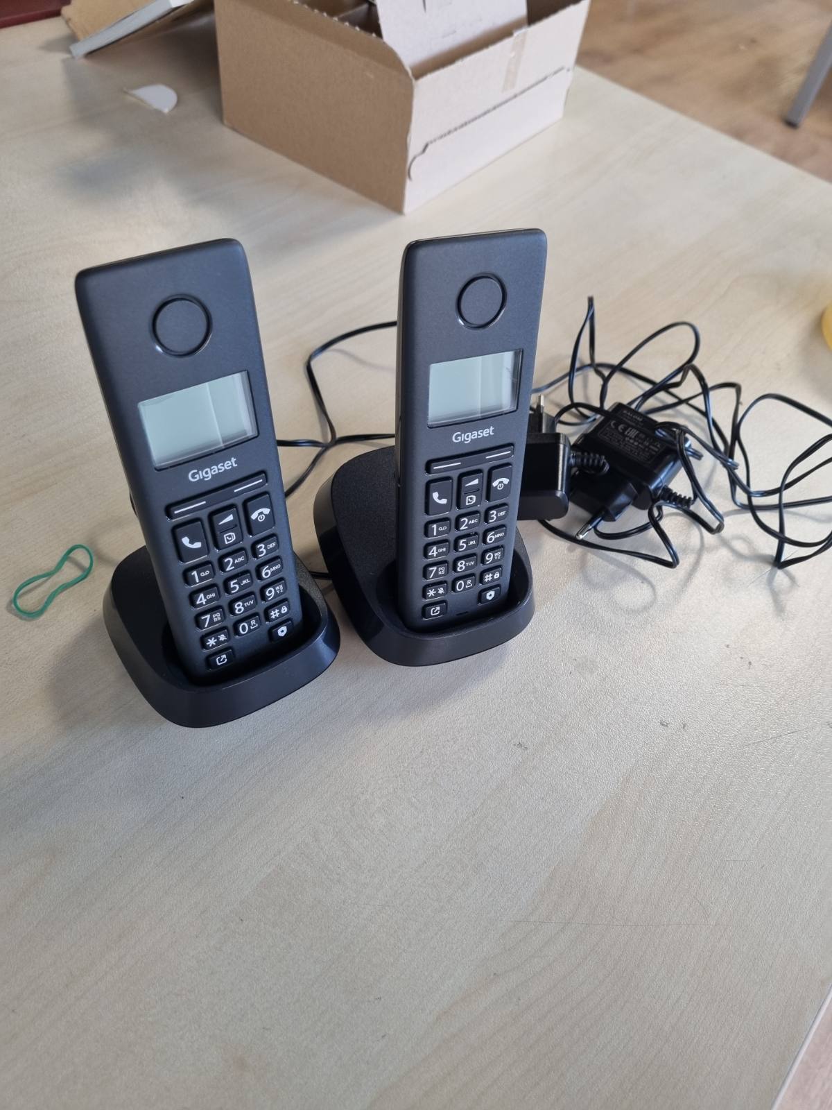 273363 - GIGASET - Pure 120 Duo, 2 telefona pa tel, mbrojtje thirrjesh dhe ECO DECT, ekran i ndriçuar, i zi antracit