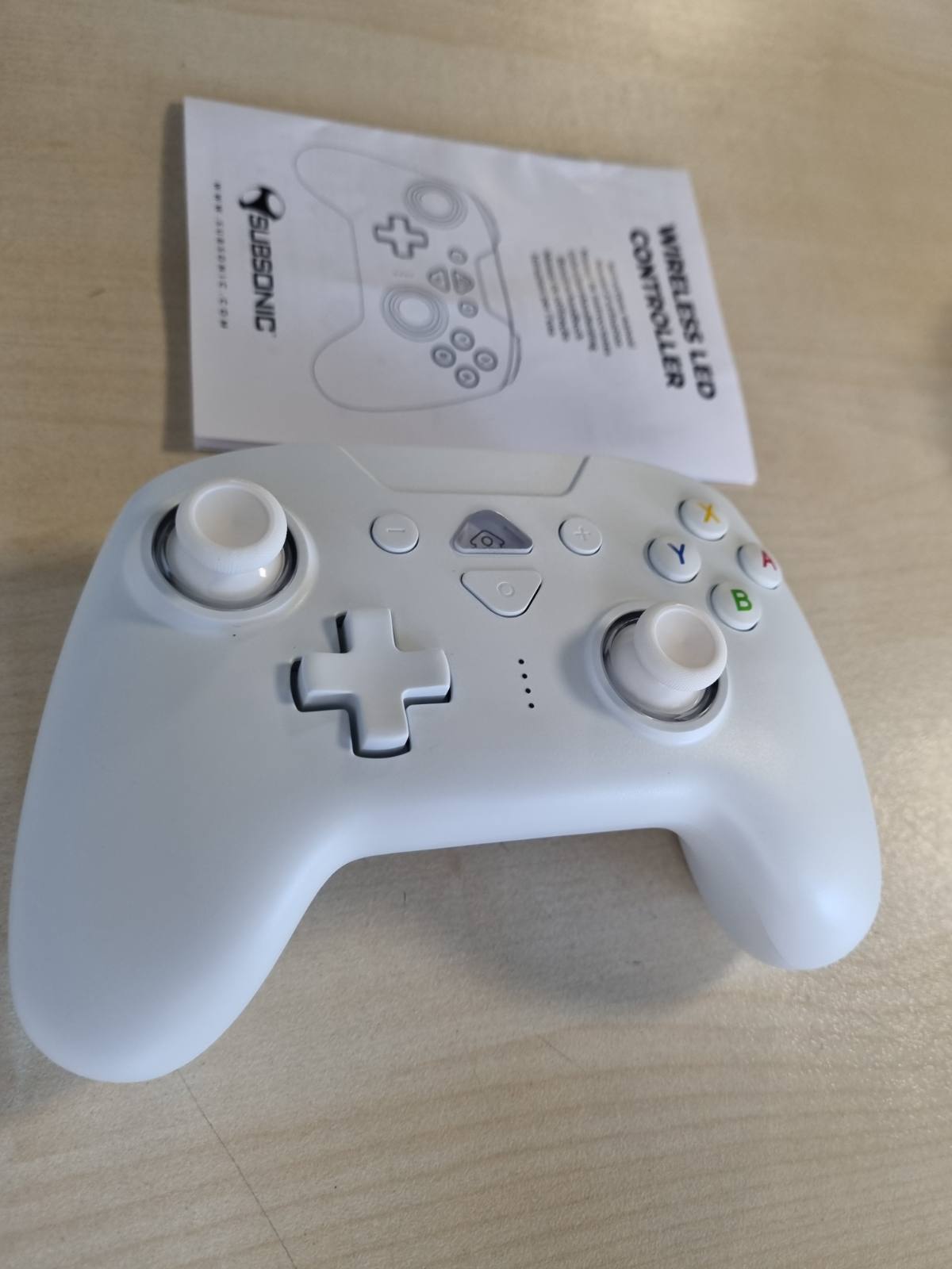 273476 - SUBSONIC Kontrollues pa tel për Switch dhe Switch 2, Bluetooth, LED, dridhje, xhiroskop 6 boshte, i bardhë