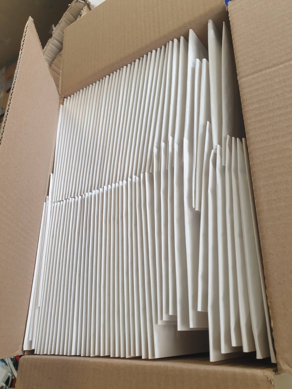 273518 - BANTEX Pako me 100 zarfe me flluska - Zarfe transporti C3 (225 x 175 mm) - 13/C - Me mbyllje vetëngjitëse - E bardhë