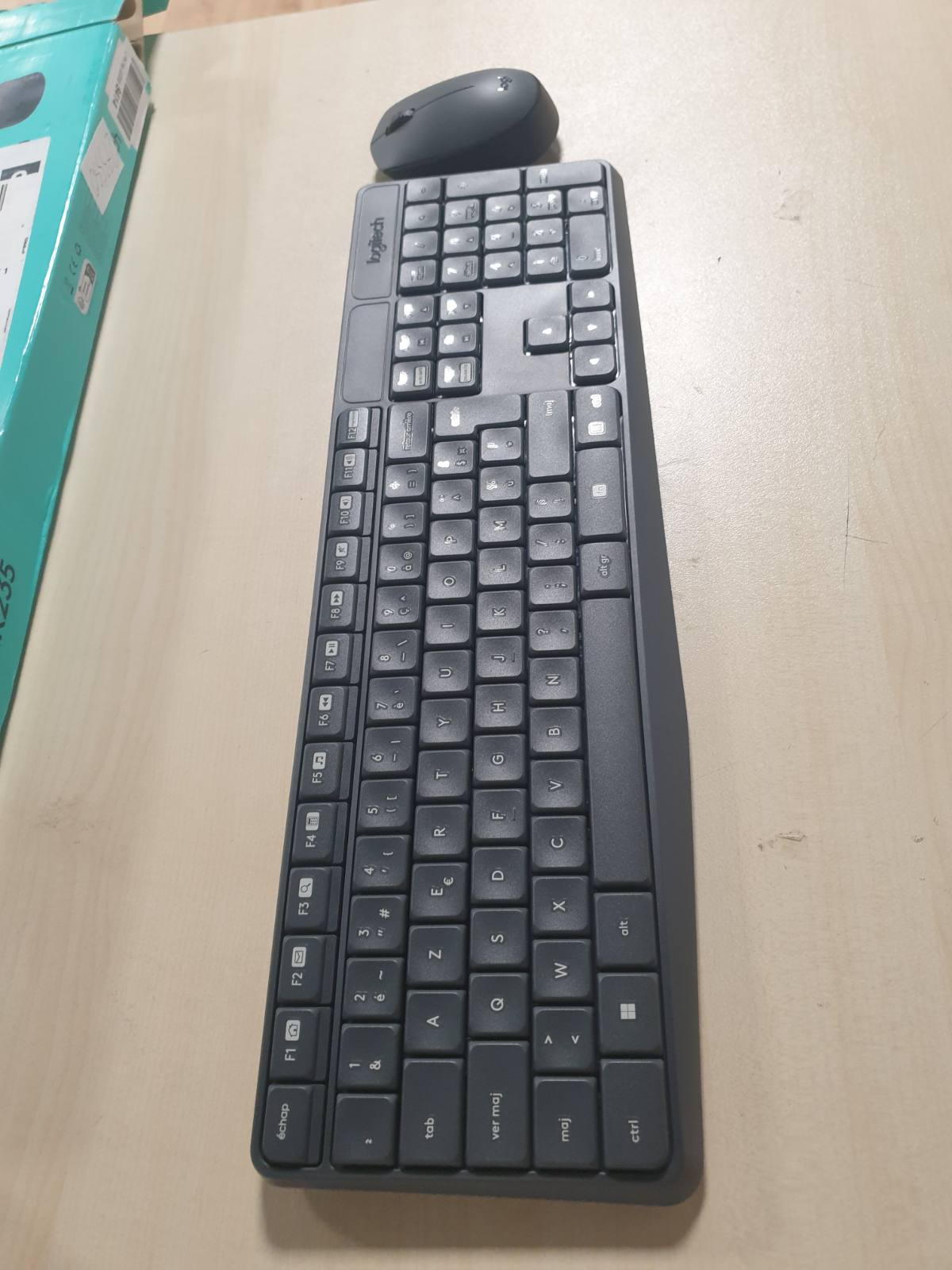 273550 - LOGITECH Kombinim tastiere dhe mausi pa tel 920-007907 MK235 për Windows, Marrës USB Unifying 2.4 GHz, Tastierë pa tel, 15 taste funksionesh, Jetëgjatësi baterie 3-vjeçare, PC/Laptop, Gri e errët
