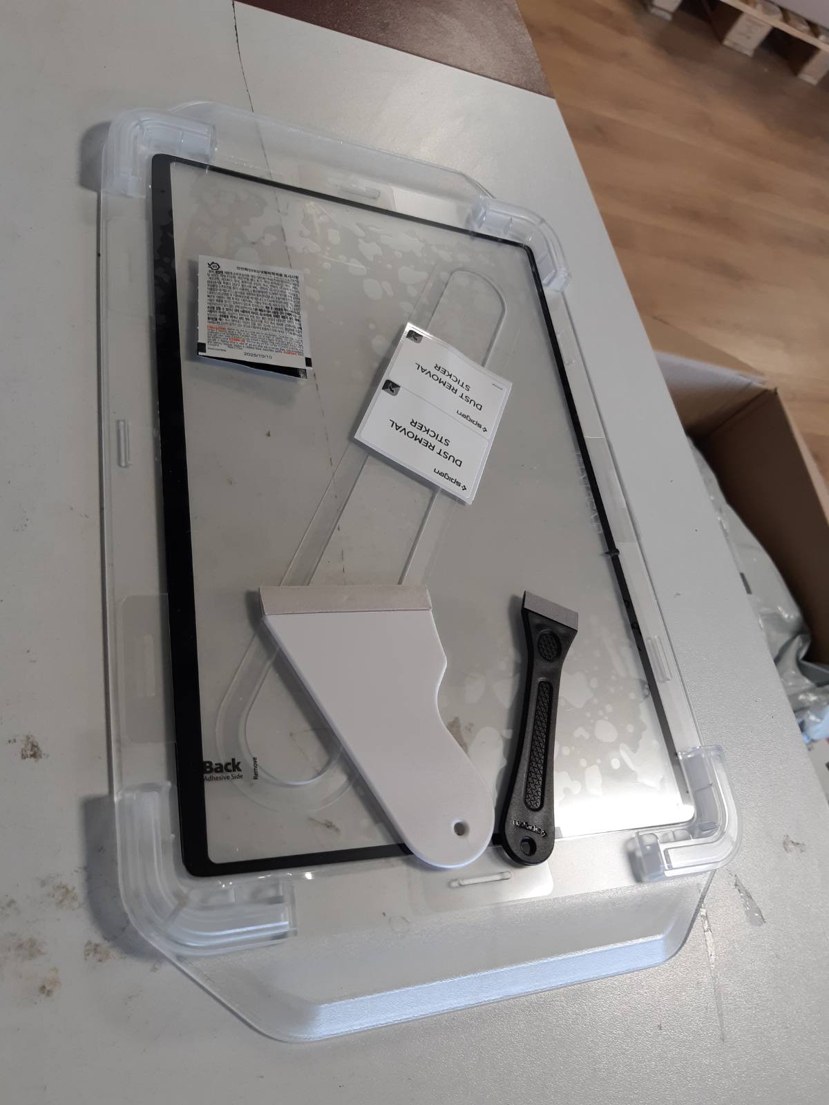 273727 - SPIGEN Xham i temperuar Glas.tR EZ Fit për Tesla Model 3 (2026-2024) 15.4", Model Y Standard (2026-2025) 15.4", Model Y Premium (2025) 15.4", Mat, Kit instalimi, Anti-gjurmë gishtash, Mbrojtje ekrani 9H