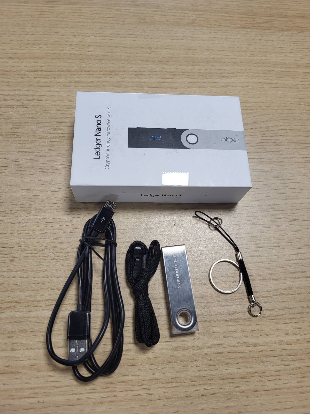 273825 - LEDGER NANO S – Portofol Pajisjesh Kripto (Transparent) – Kapacitet: N/A, Material: N/A
